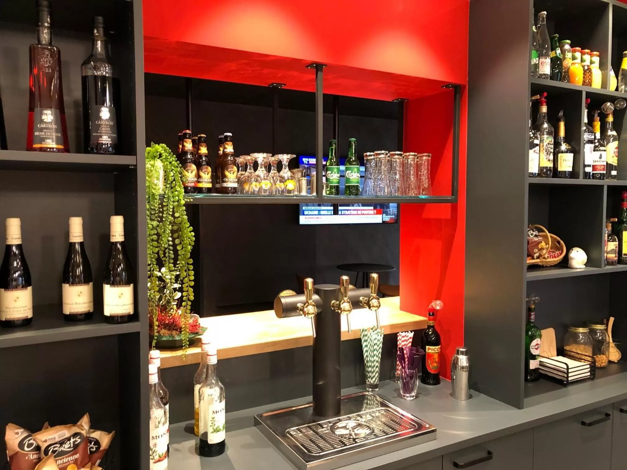 Lounge or bar in ibis Beaune Centre