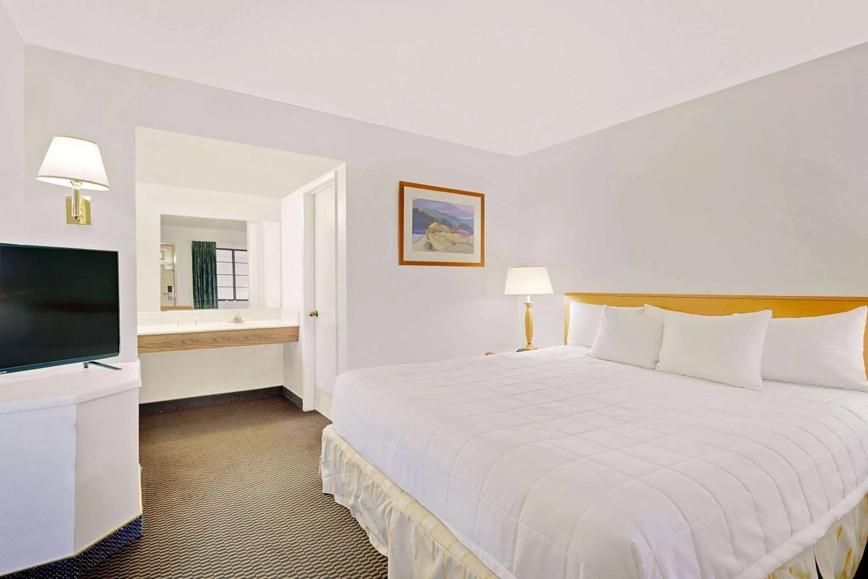 Photo of the whole room, Bed in Days Inn & Suites by Wyndham Needles