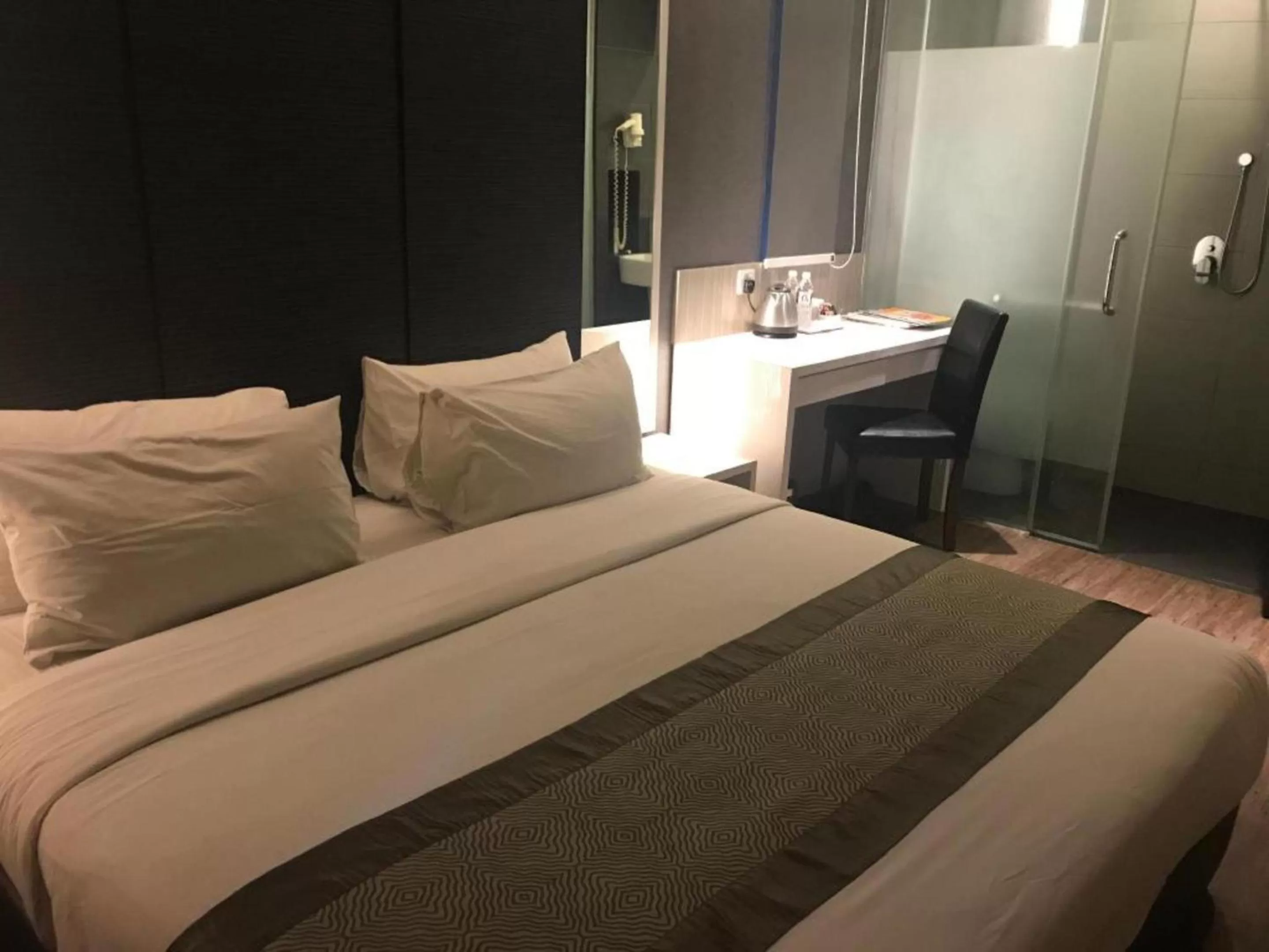 Bedroom, Bed in Hotel Austin Paradise - Taman Pulai Utama