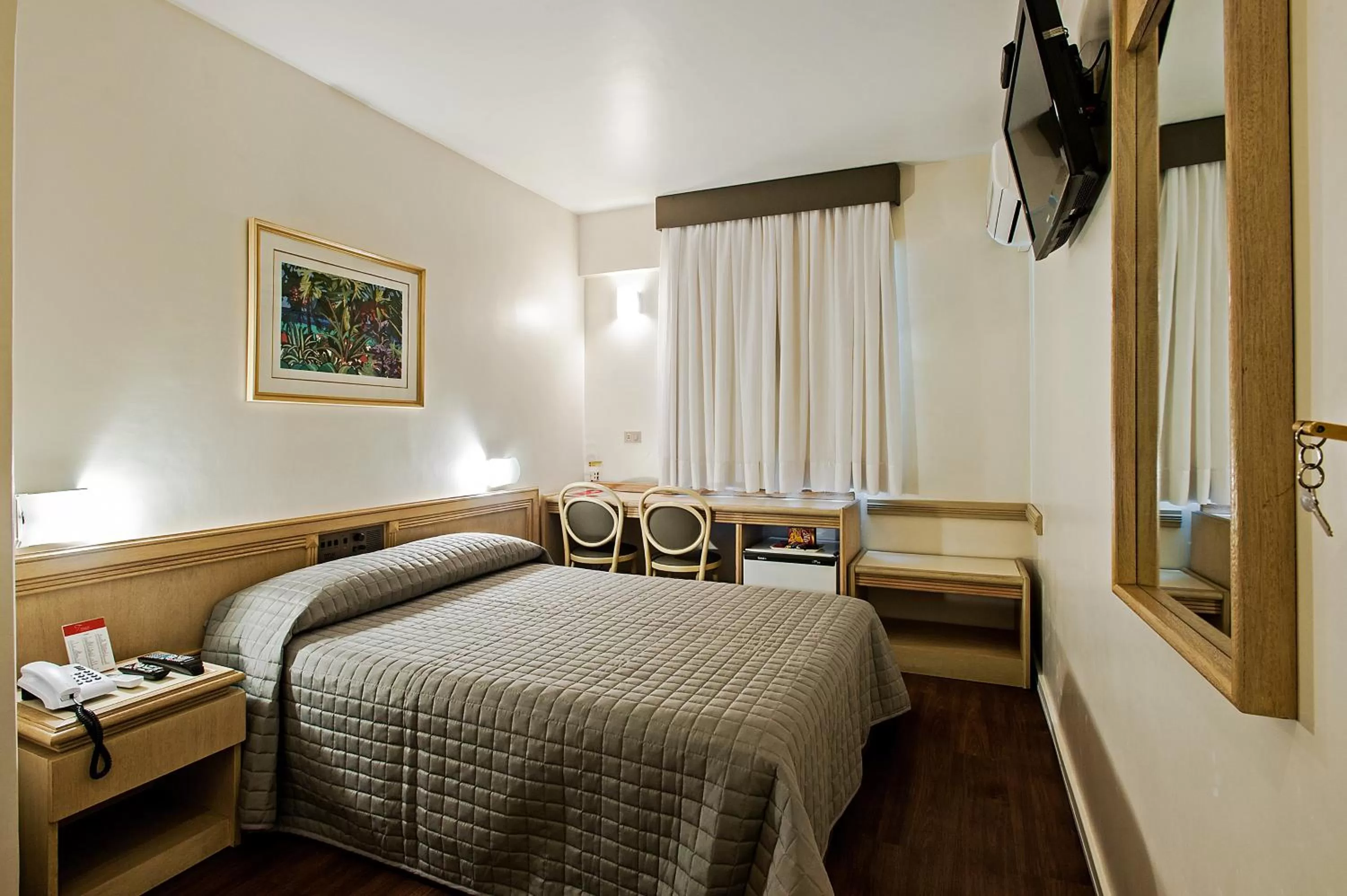 Photo of the whole room, Bed in Trevi Hotel e Business