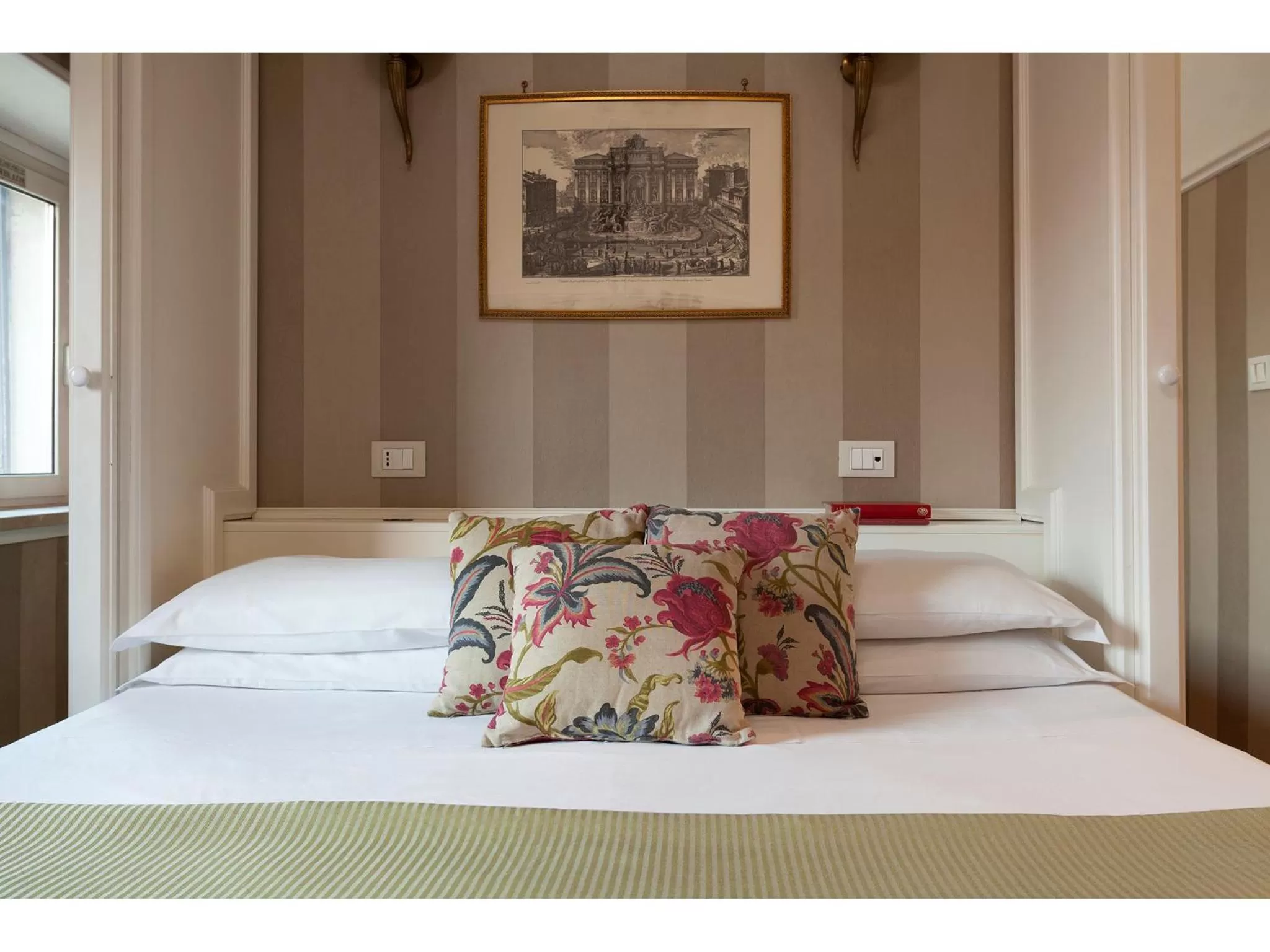 Decorative detail, Bed in Hotel Kennedy