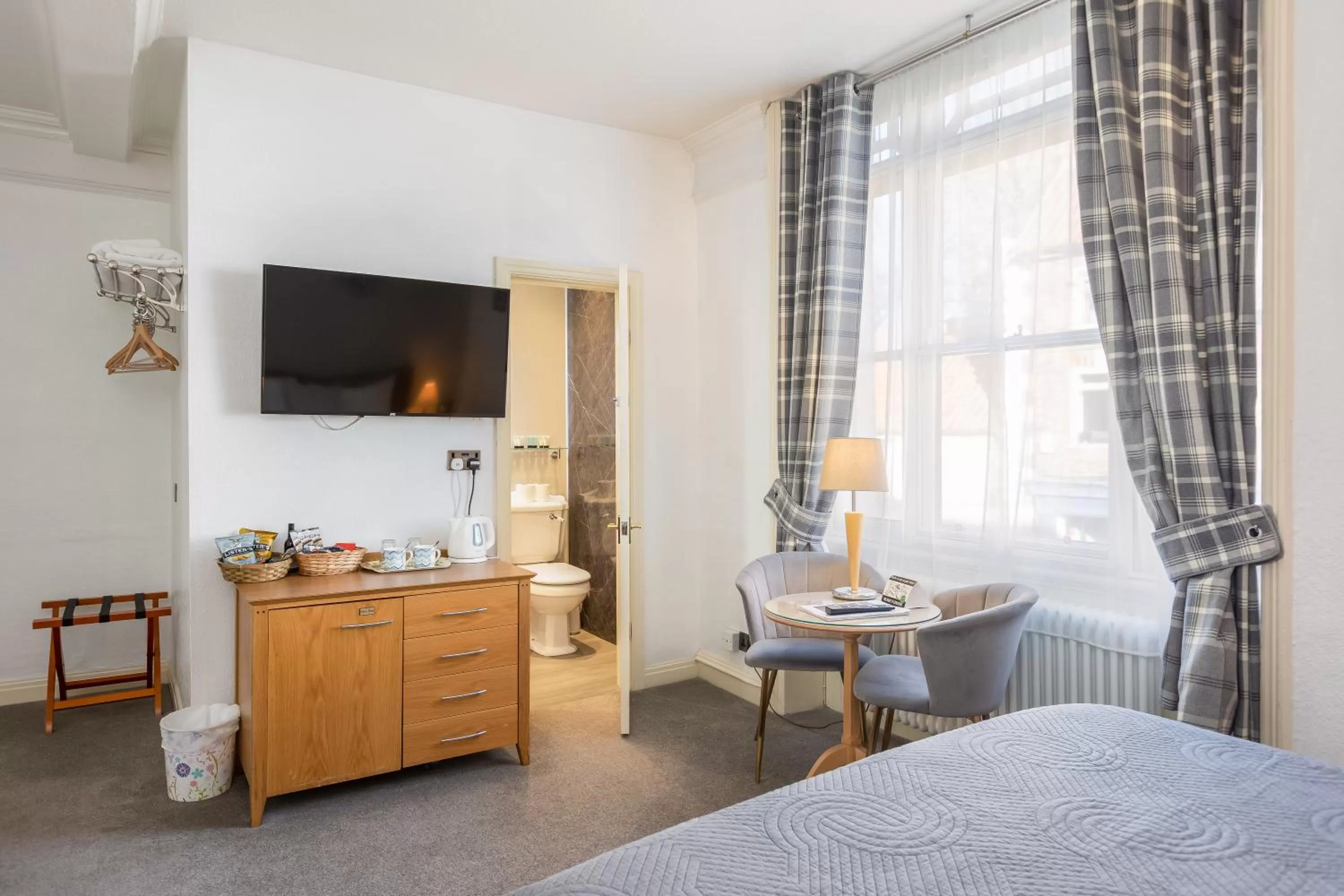 Coffee/tea facilities, Bed in The Black Swan Inn