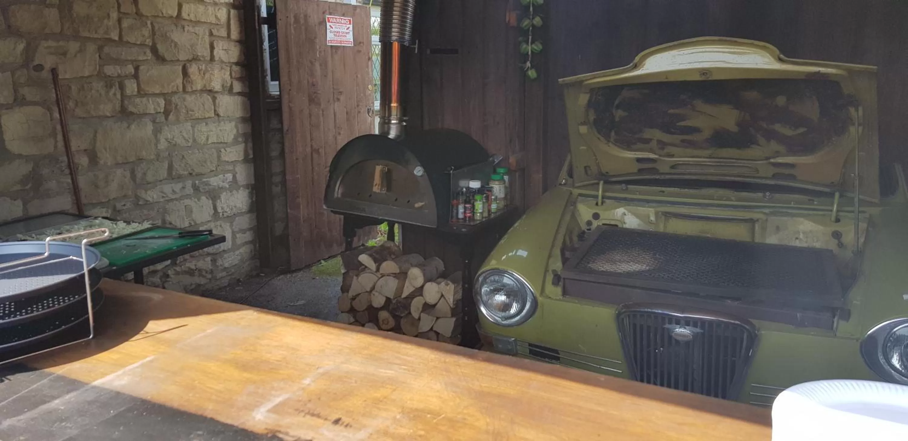 the jackdaw pub SELF CATERING STATIC CARAVAN free breakfast supplied