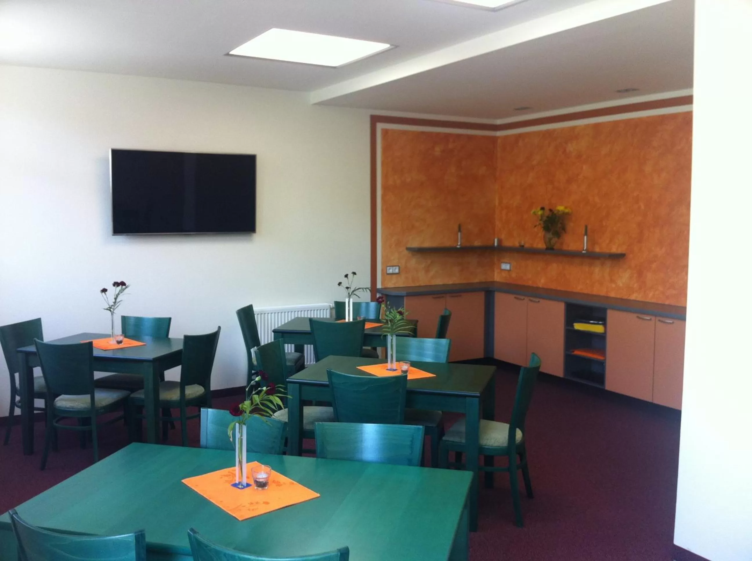 Restaurant/places to eat in Pension an der Porzellan-Manufaktur