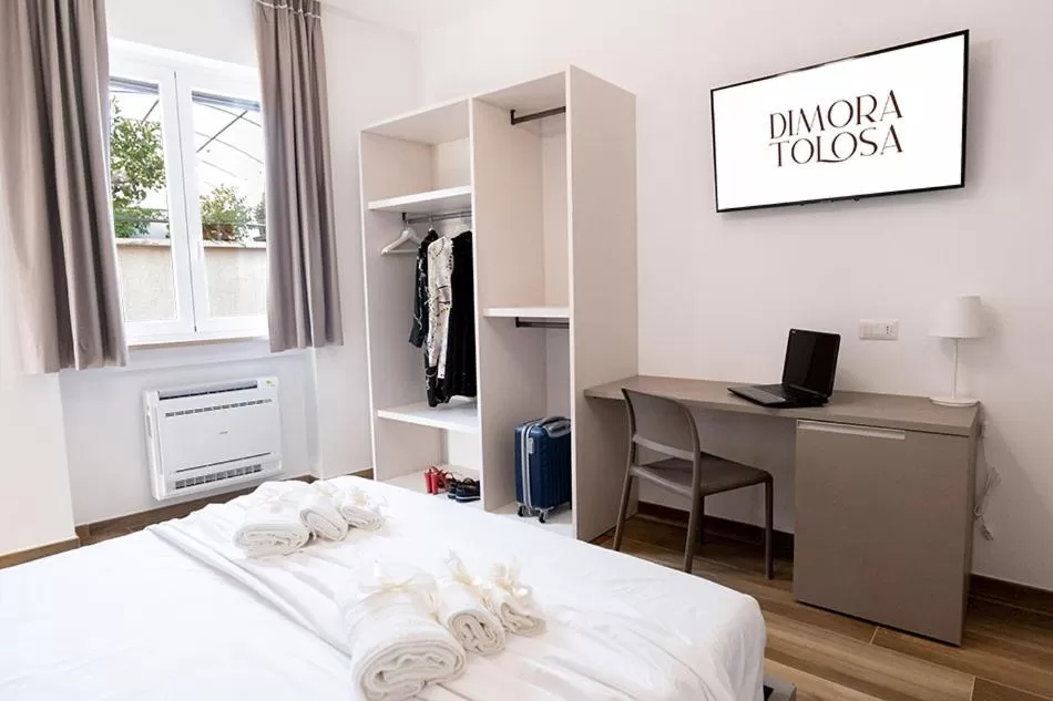 TV/Entertainment Center in Dimora Tolosa