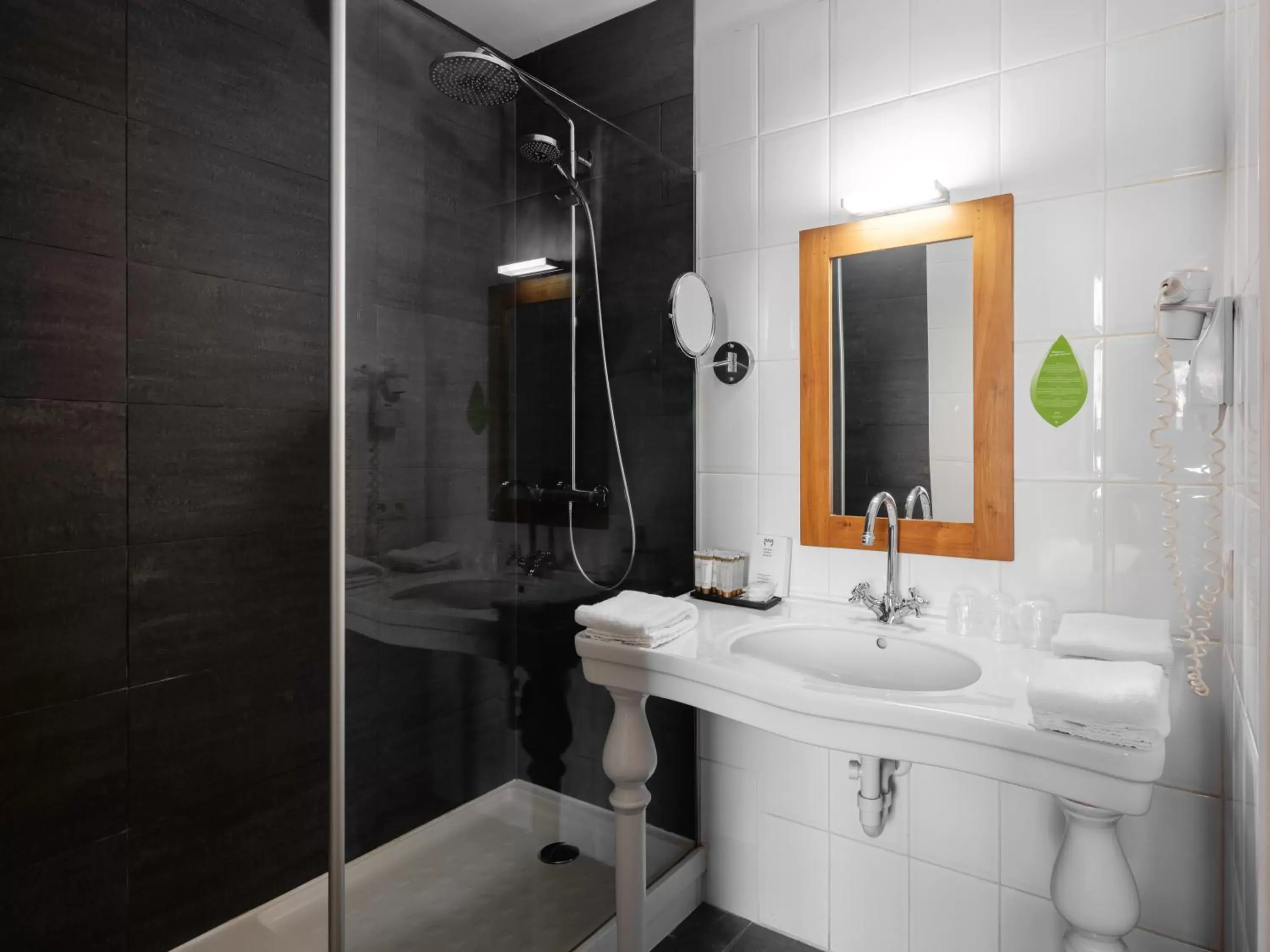 Double or Twin Room with Canal View in Ghent River Hotel Double or Twin Room with Canal View in Ghent River Hotel