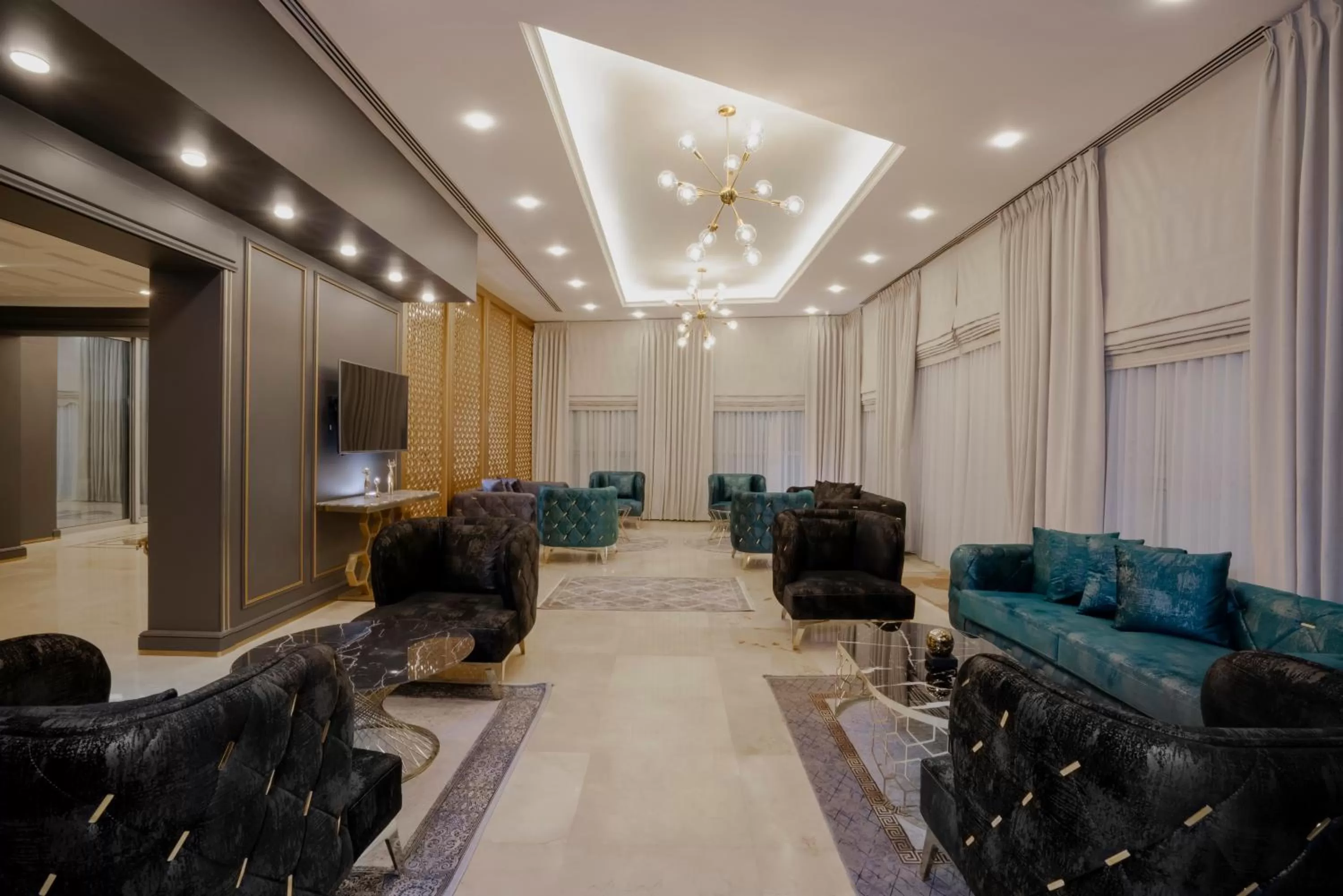 Communal lounge/ TV room in Nishan Hotel