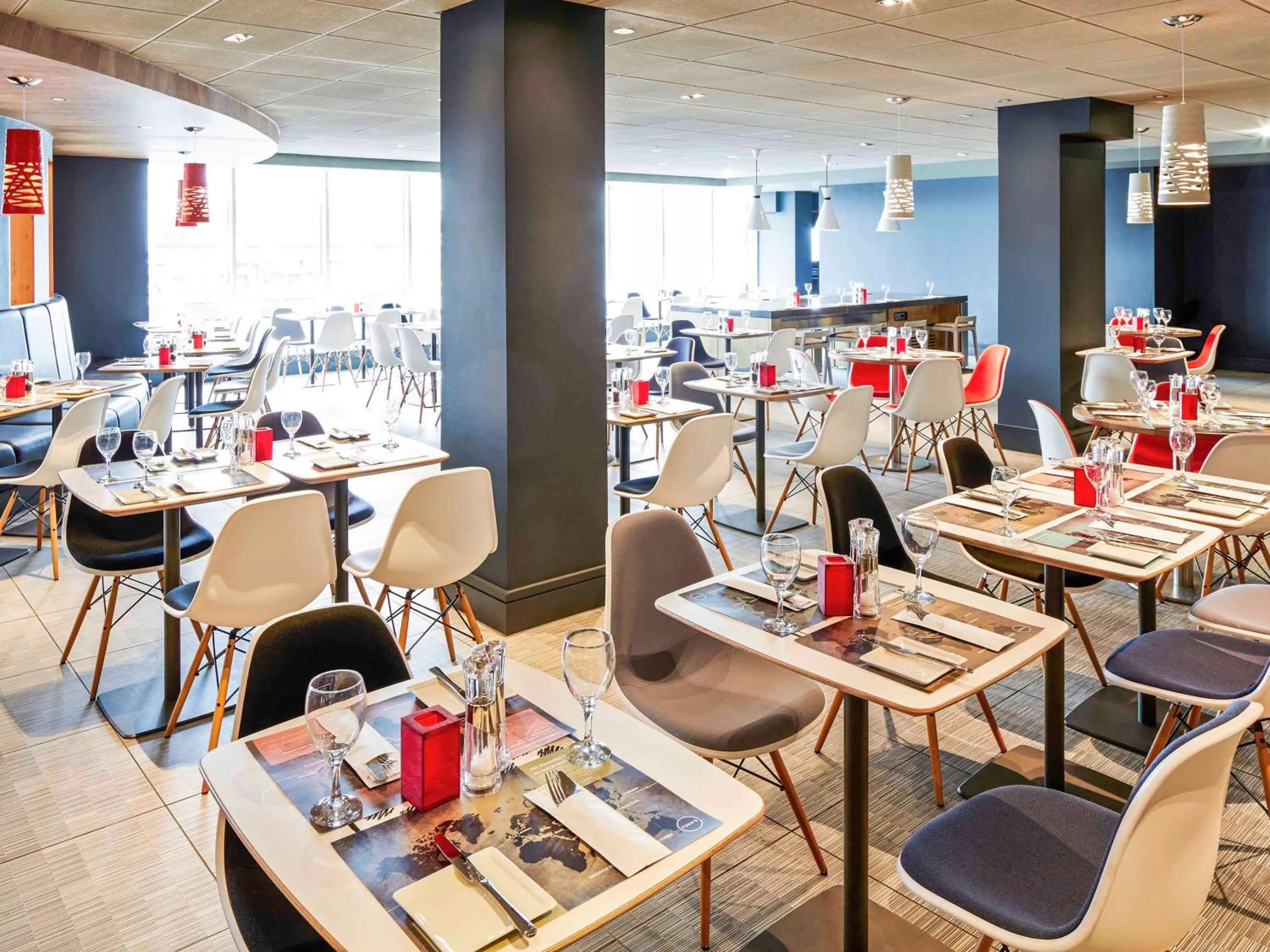 Restaurant/places to eat in ibis London Heathrow Airport