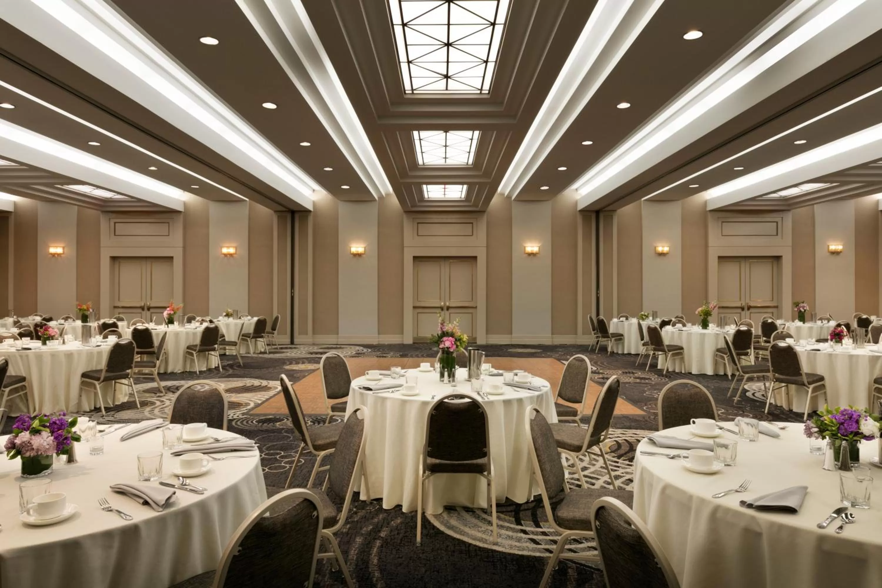 Business facilities in DoubleTree by Hilton New York-LaGuardia
