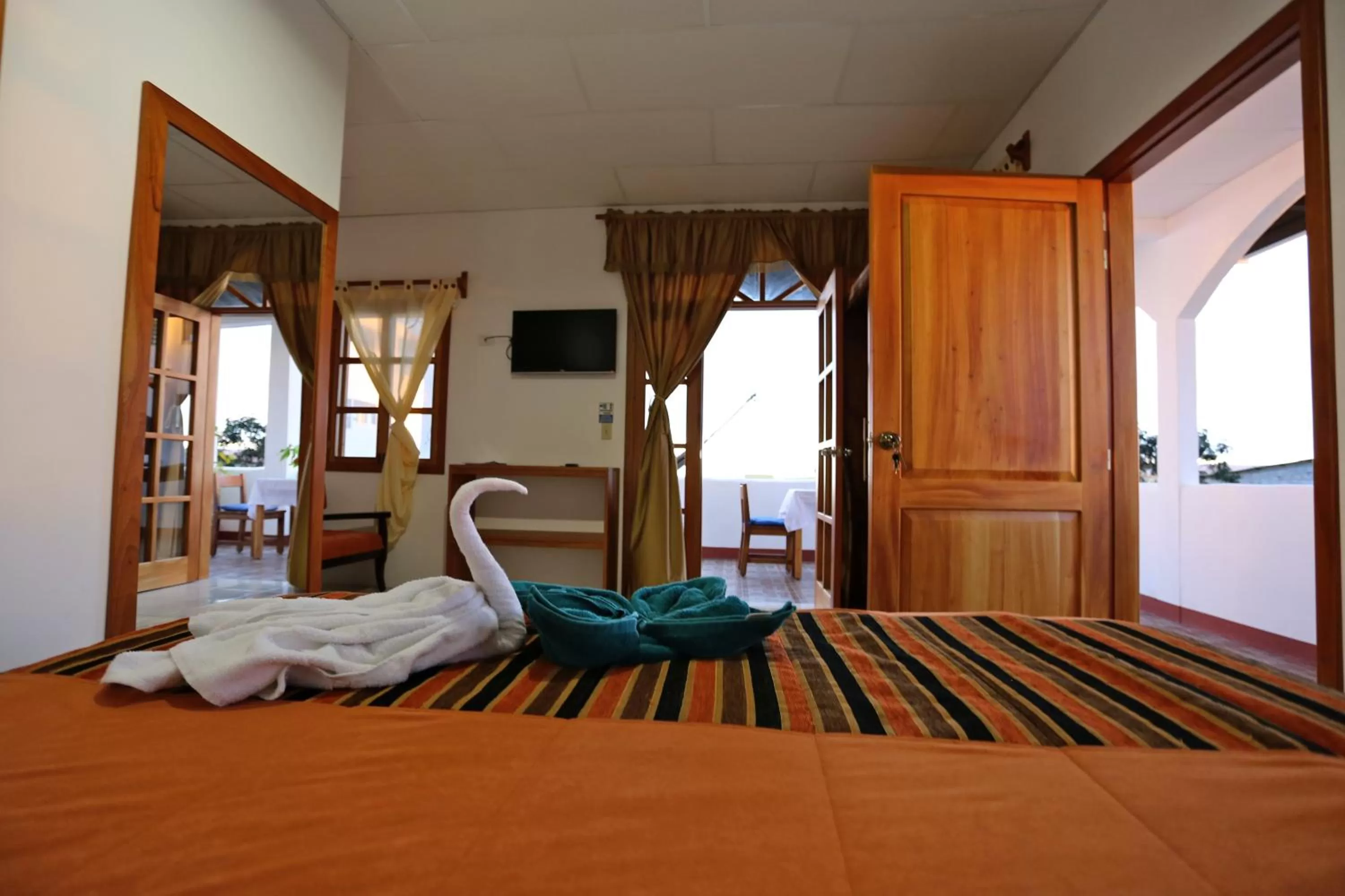 TV and multimedia, Bed in The Galapagos Pearl B&B