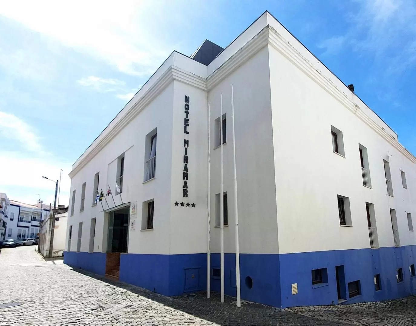 Facade/entrance in Miramar Hotel Spa & Apartments