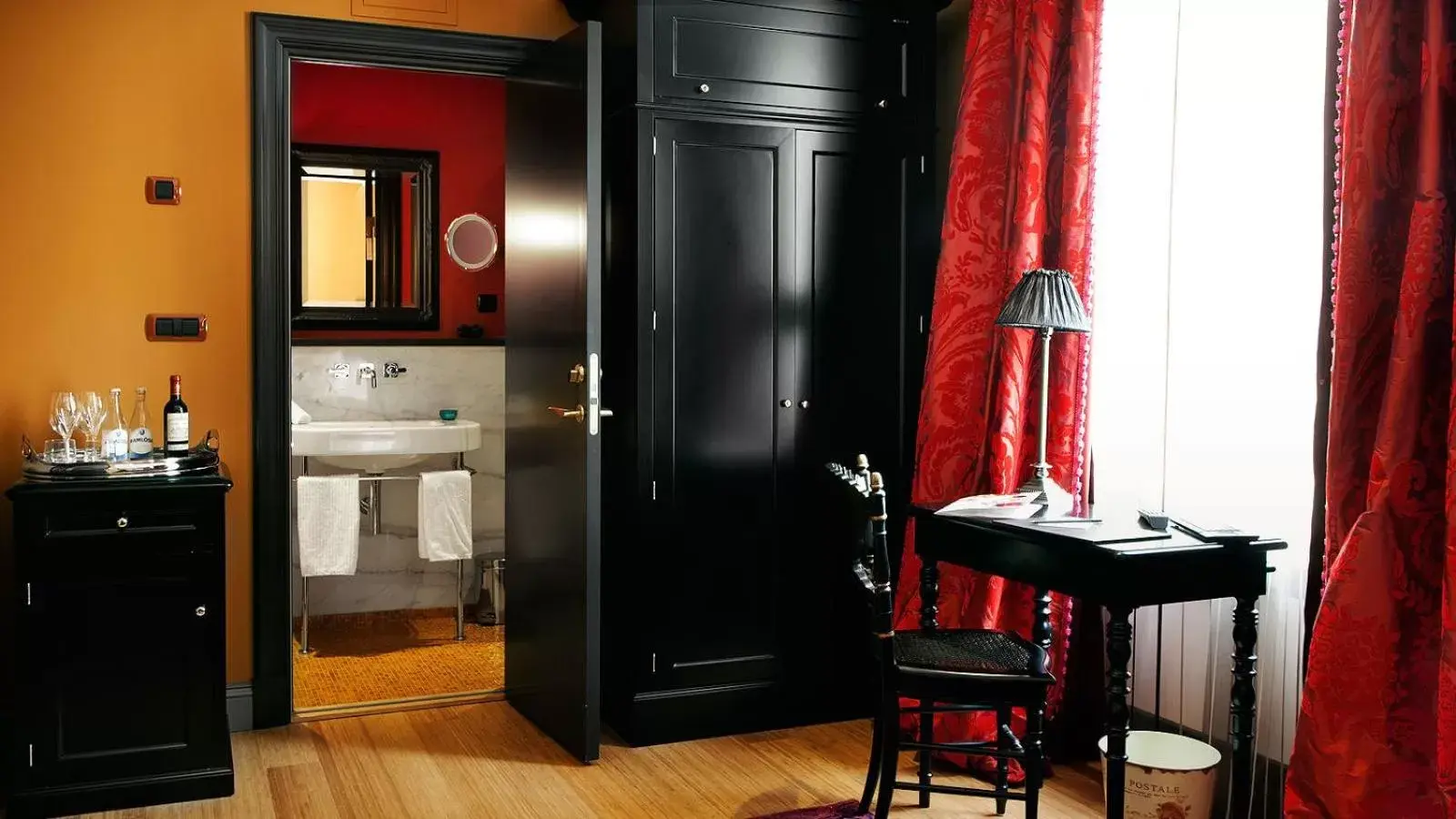 Small Premium Double Room in Dorsia Hotel & Restaurant Small Premium Double Room in Dorsia Hotel & Restaurant