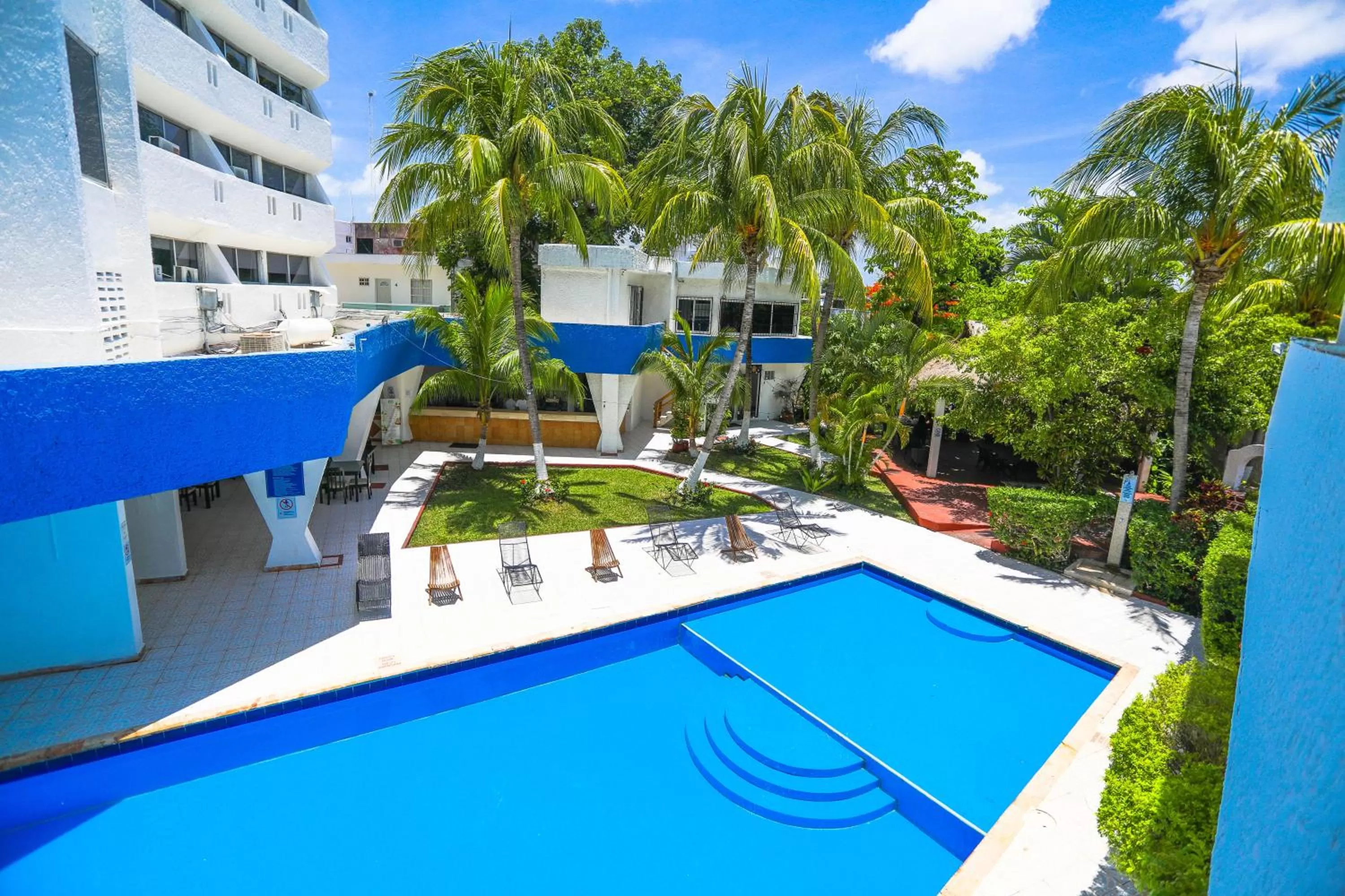 Swimming pool in Hotel Caribe Internacional Cancun