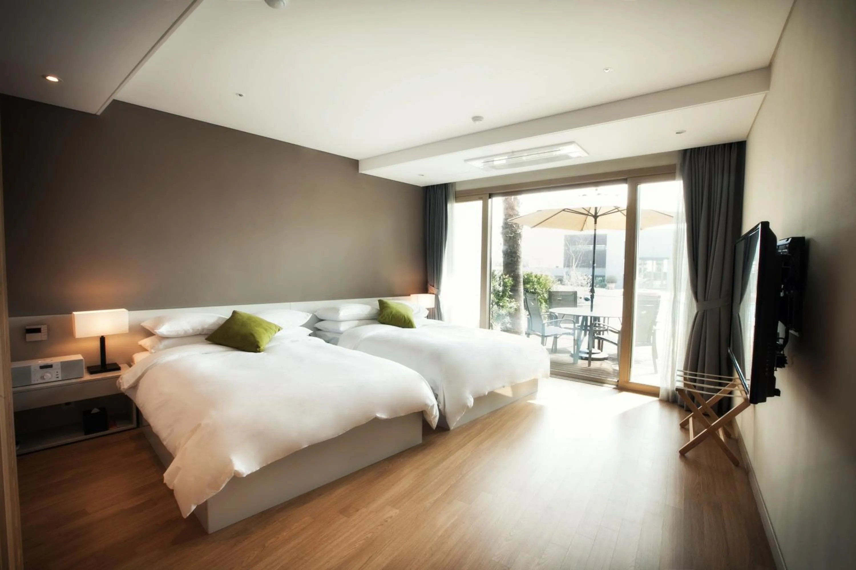 Day, Bed in The Grand Sumorum