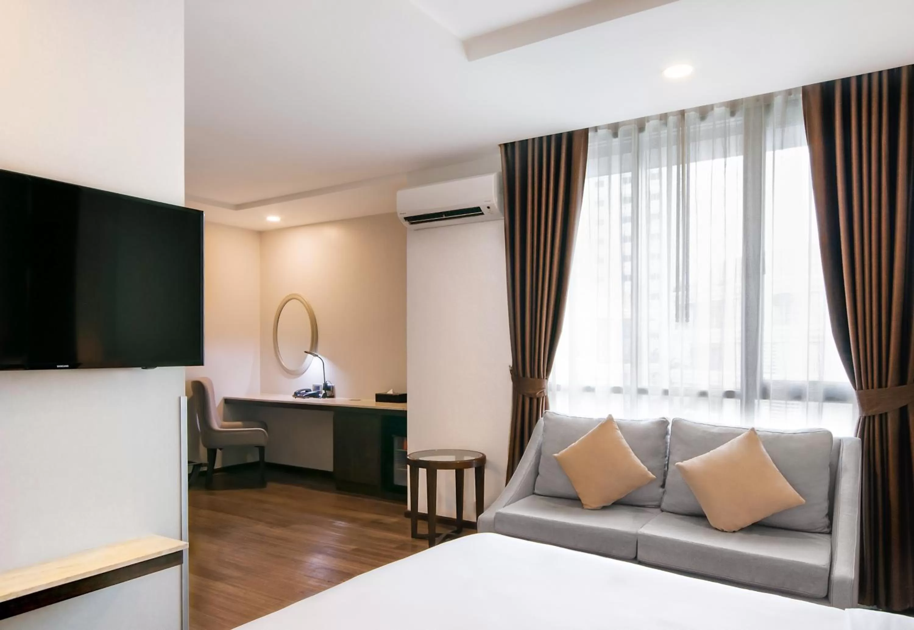 Bedroom, Bed in SureStay Plus by Best Western Sukhumvit 2