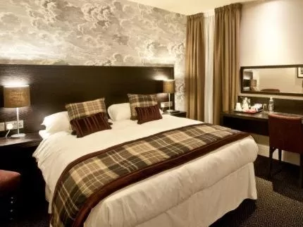 Shower, Bed in The Bath Arms Wetherspoon