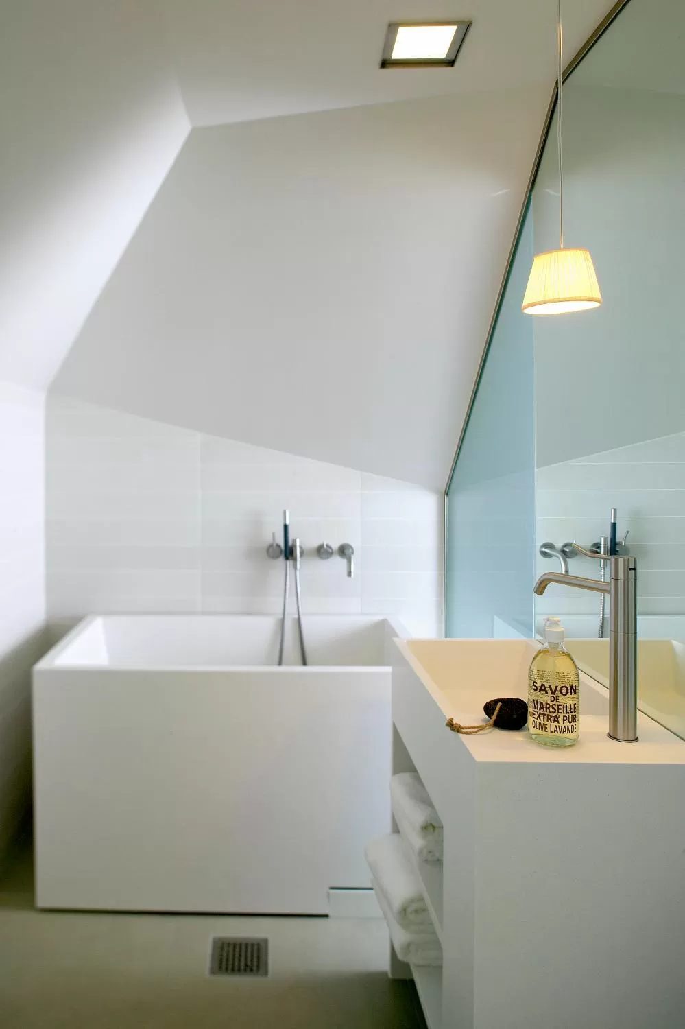 Bathroom, Bed in Hotel Brosundet