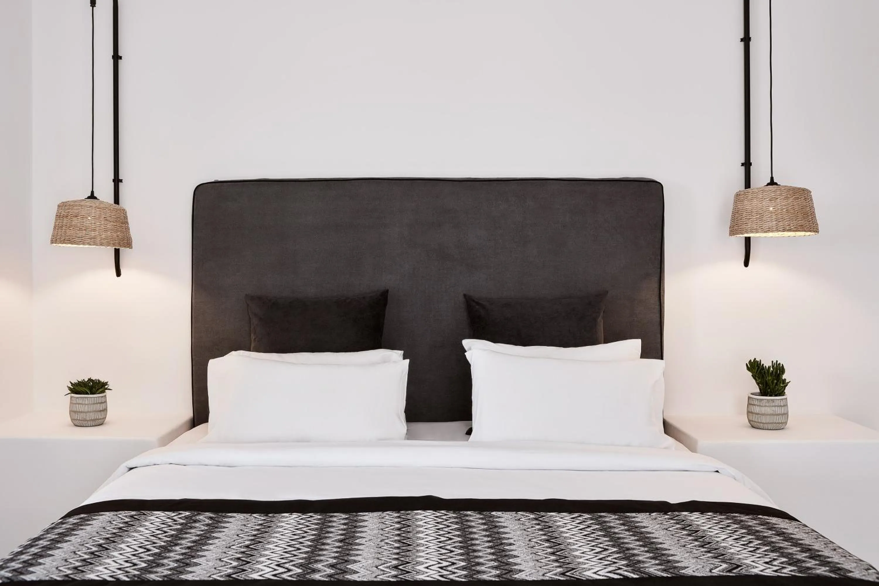 Bedroom, Bed in Mr & Mrs White Mykonos