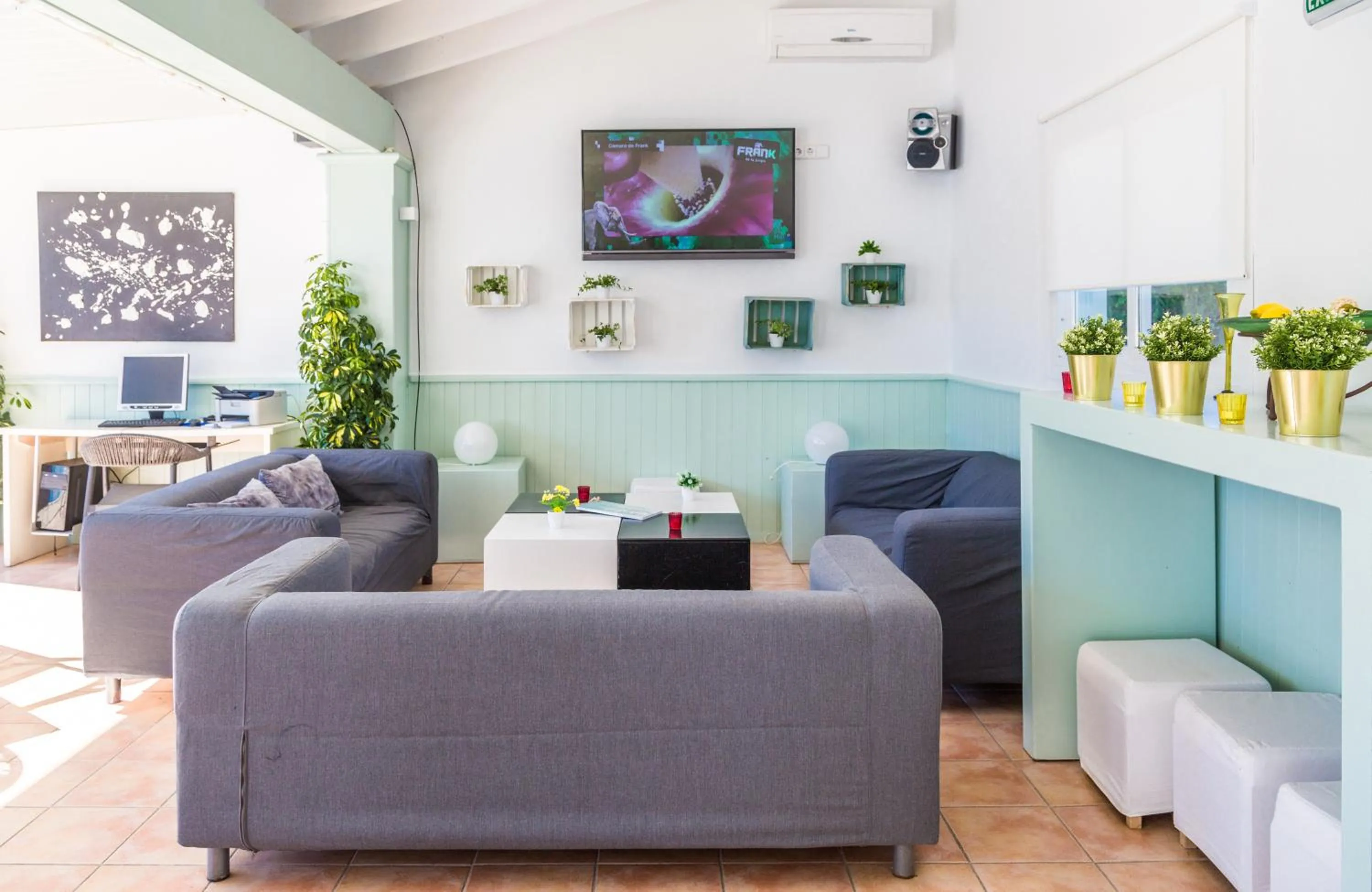 Restaurant/places to eat in Hotel d'Or