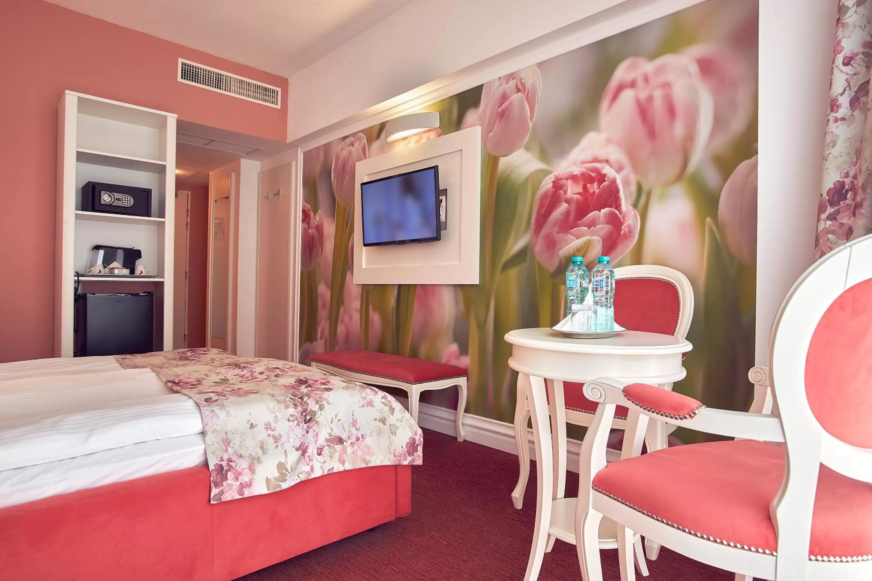 Bedroom, Bed in Continental Forum Constanta