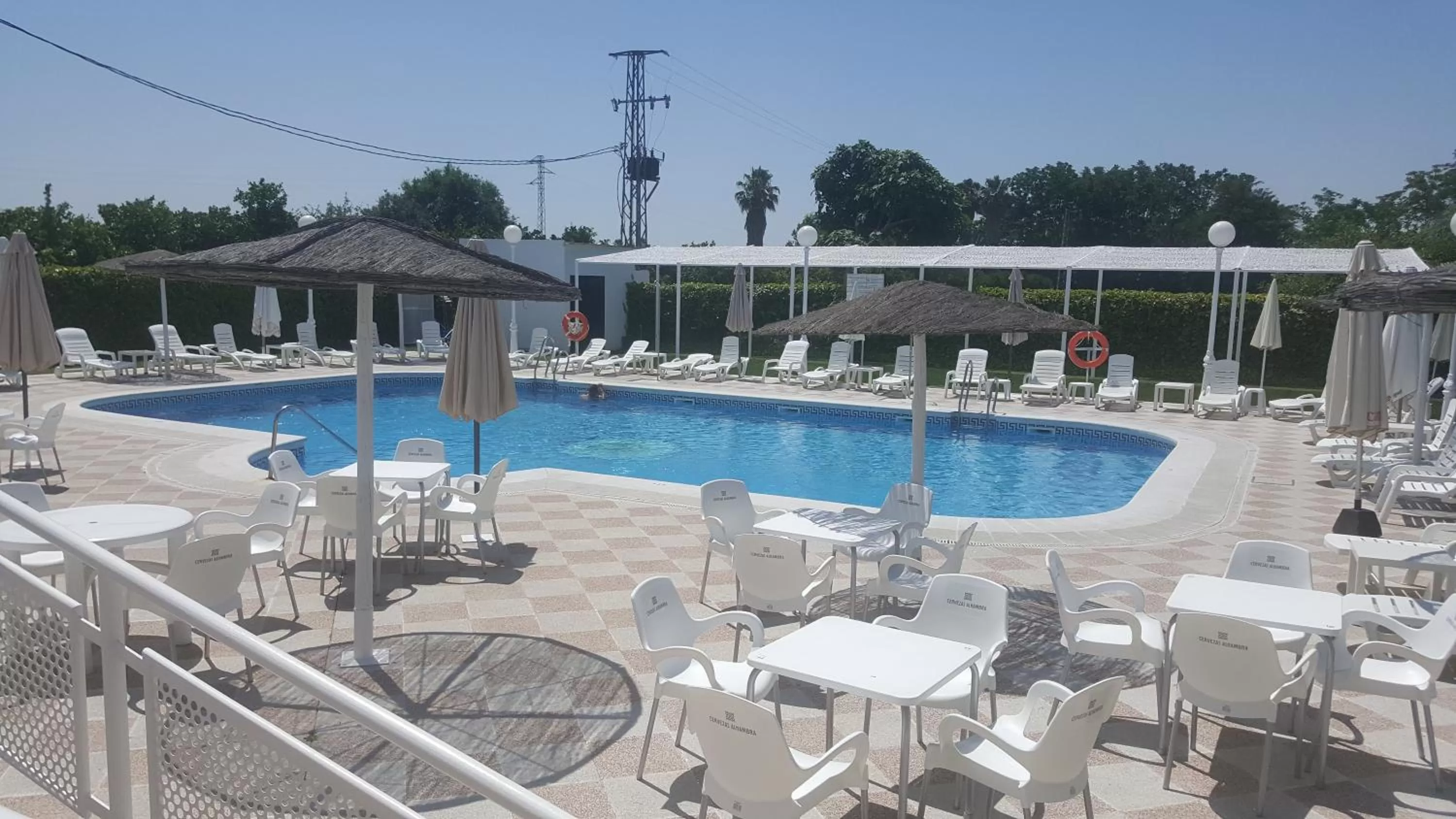 Swimming pool in Hotel Torre De Los Guzmanes