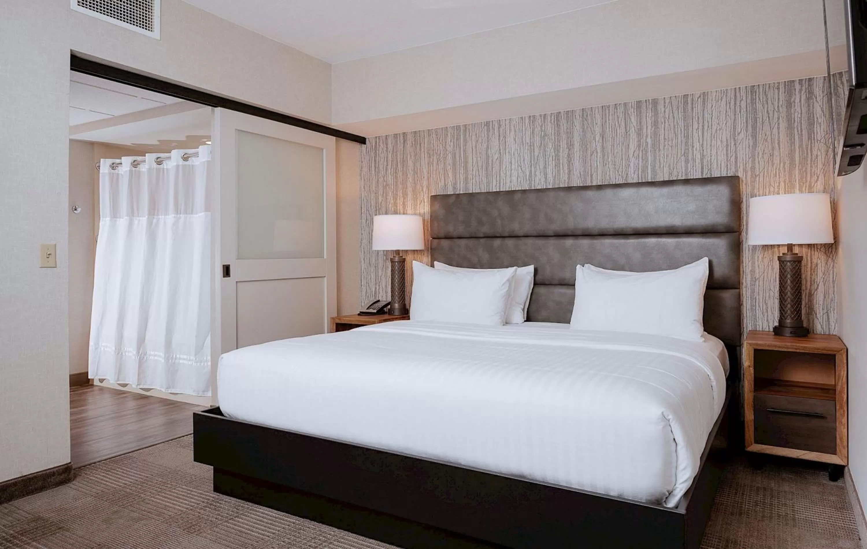 King Room with Sofabed in Cherry Valley Hotel, BW Premier Collection