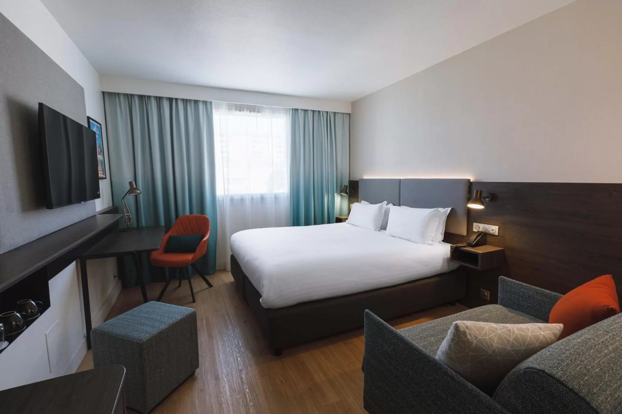 Photo of the whole room, Bed in Holiday Inn Toulon City Centre by IHG