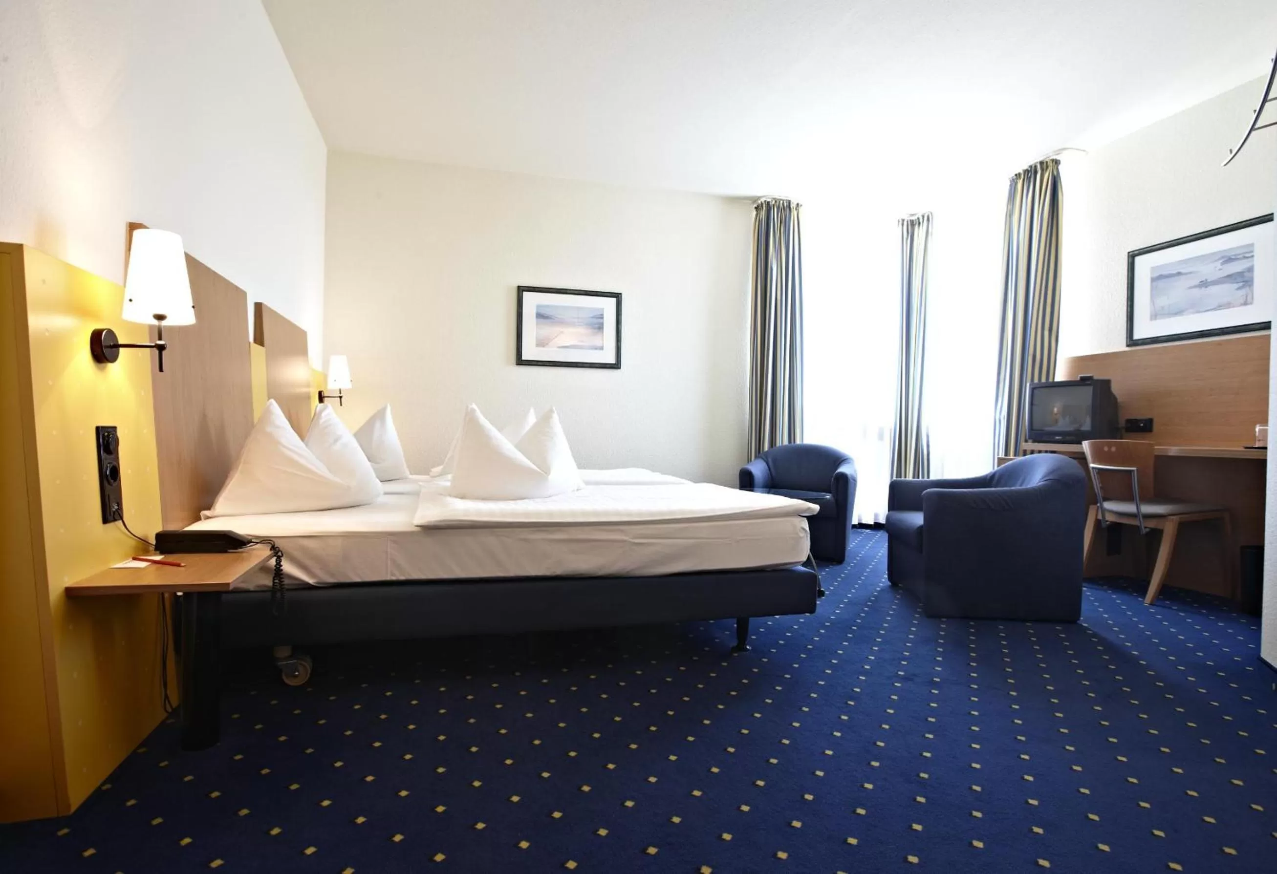 Photo of the whole room, Bed in IntercityHotel Stralsund