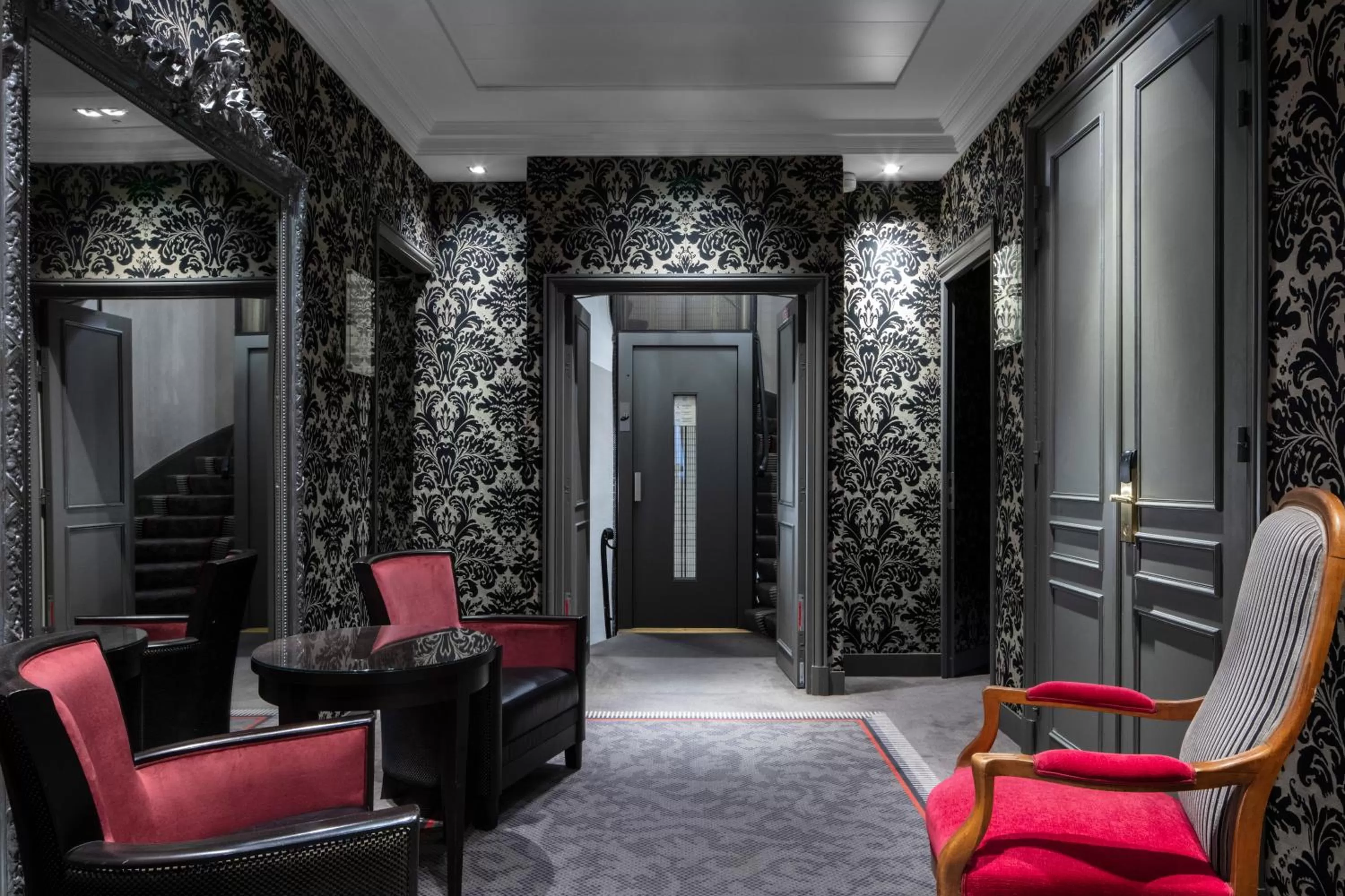 Decorative detail in Hôtel Regent's Garden - Astotel