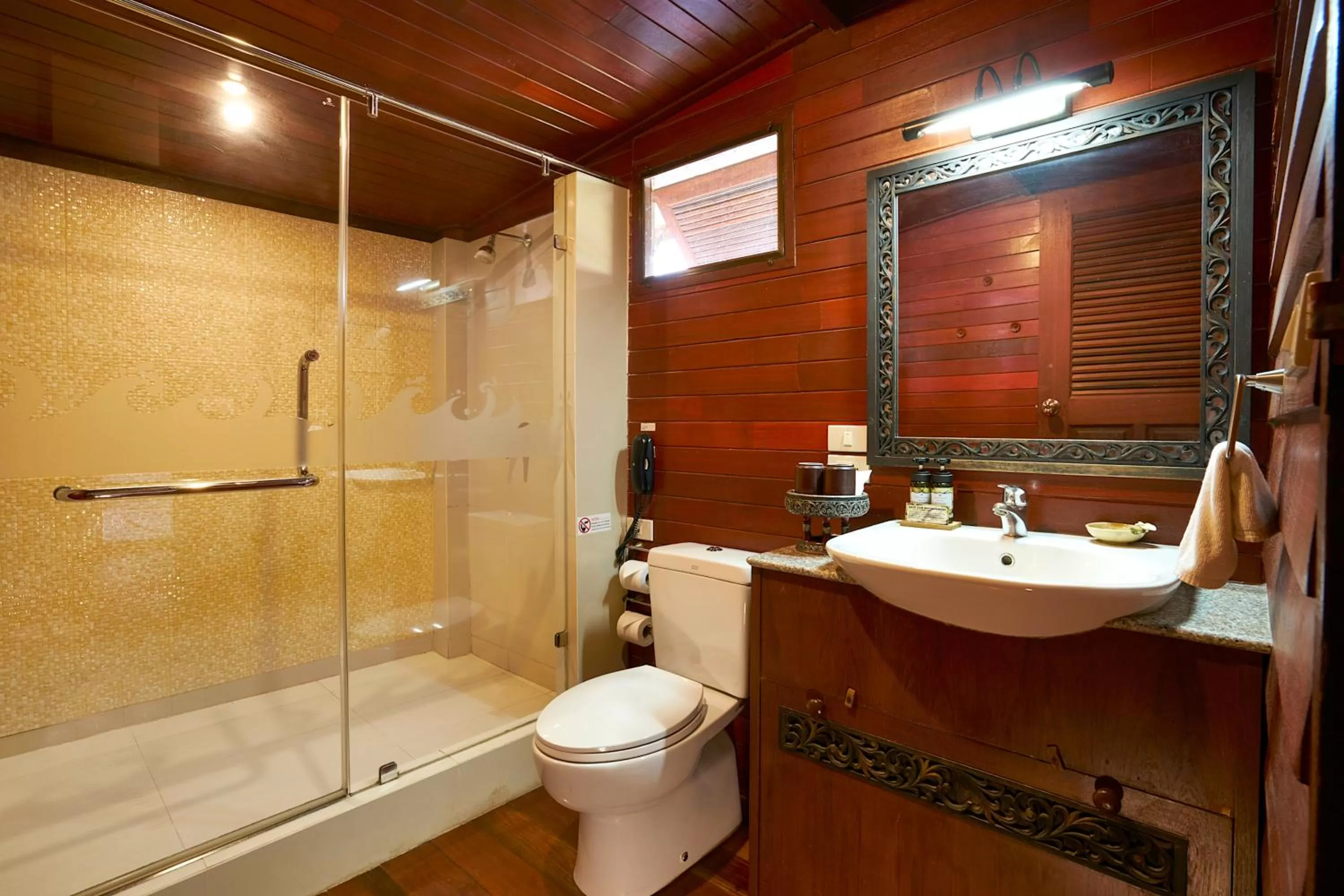 Shower in Ruenkanok Thaihouse Resort