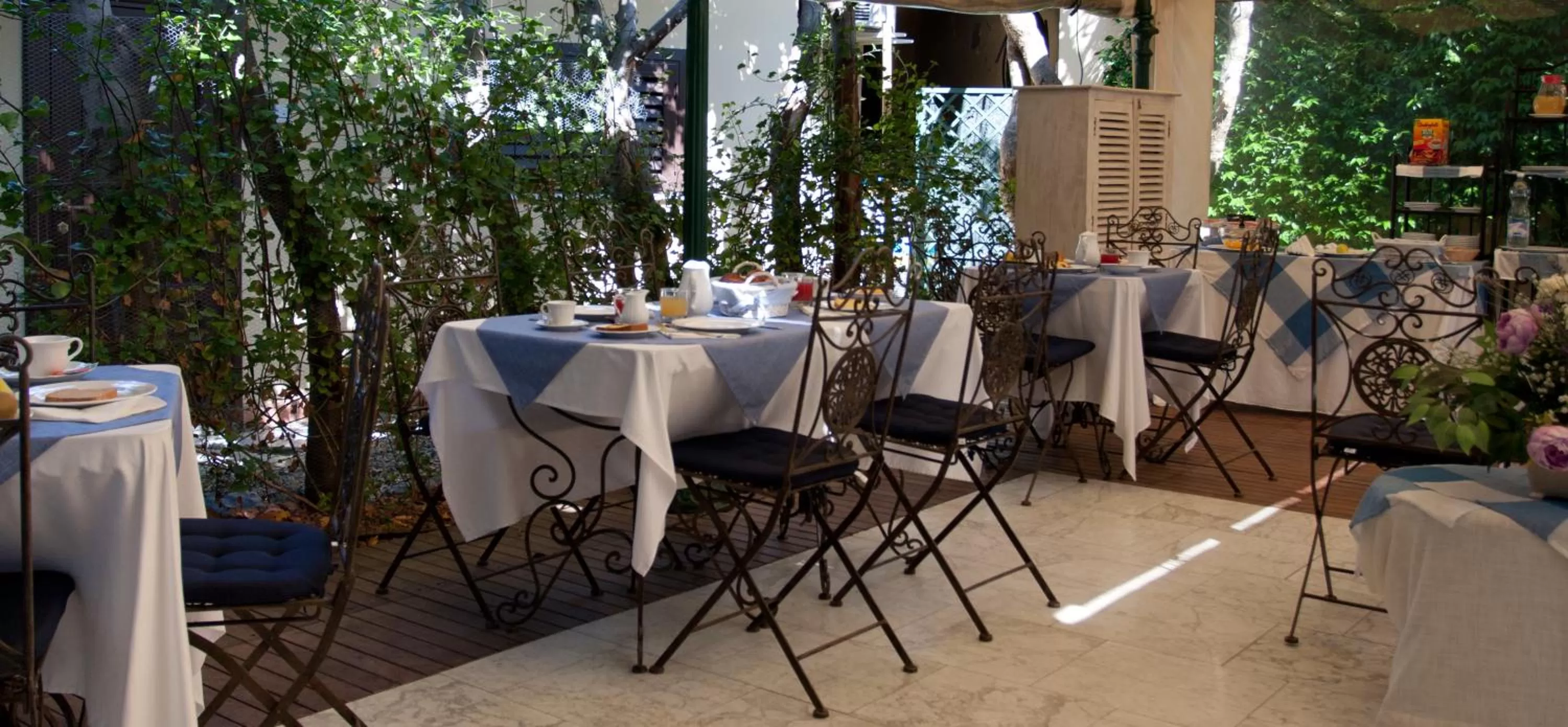 Bowling in Hotel Navy