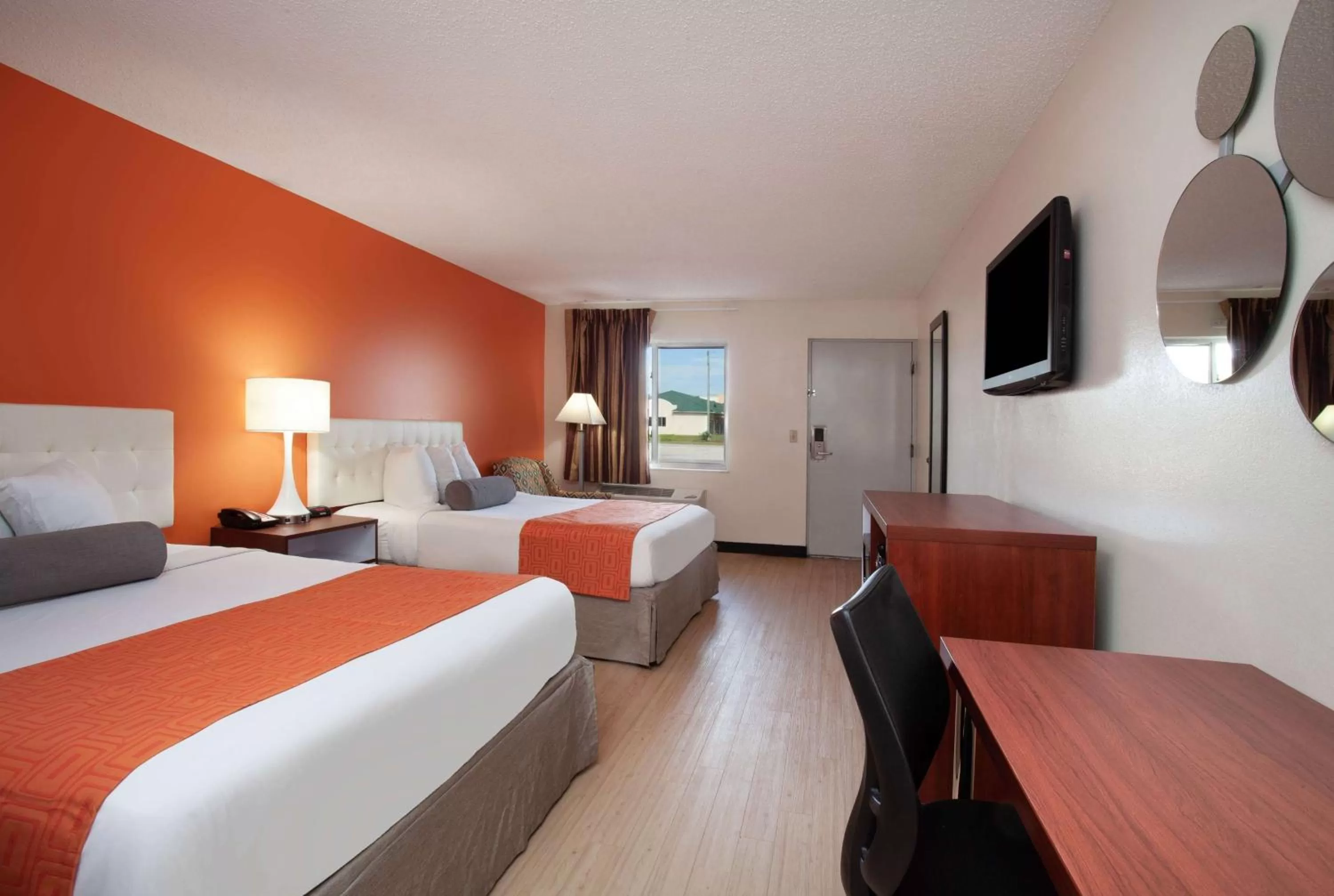 Photo of the whole room, Bed in Howard Johnson by Wyndham Vero Beach/I-95