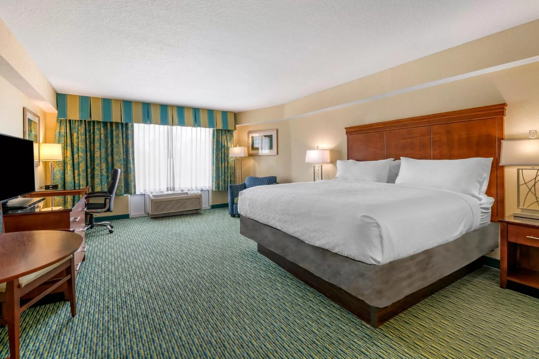 Photo of the whole room, Bed in Holiday Inn Resort Orlando - Lake Buena Vista by IHG