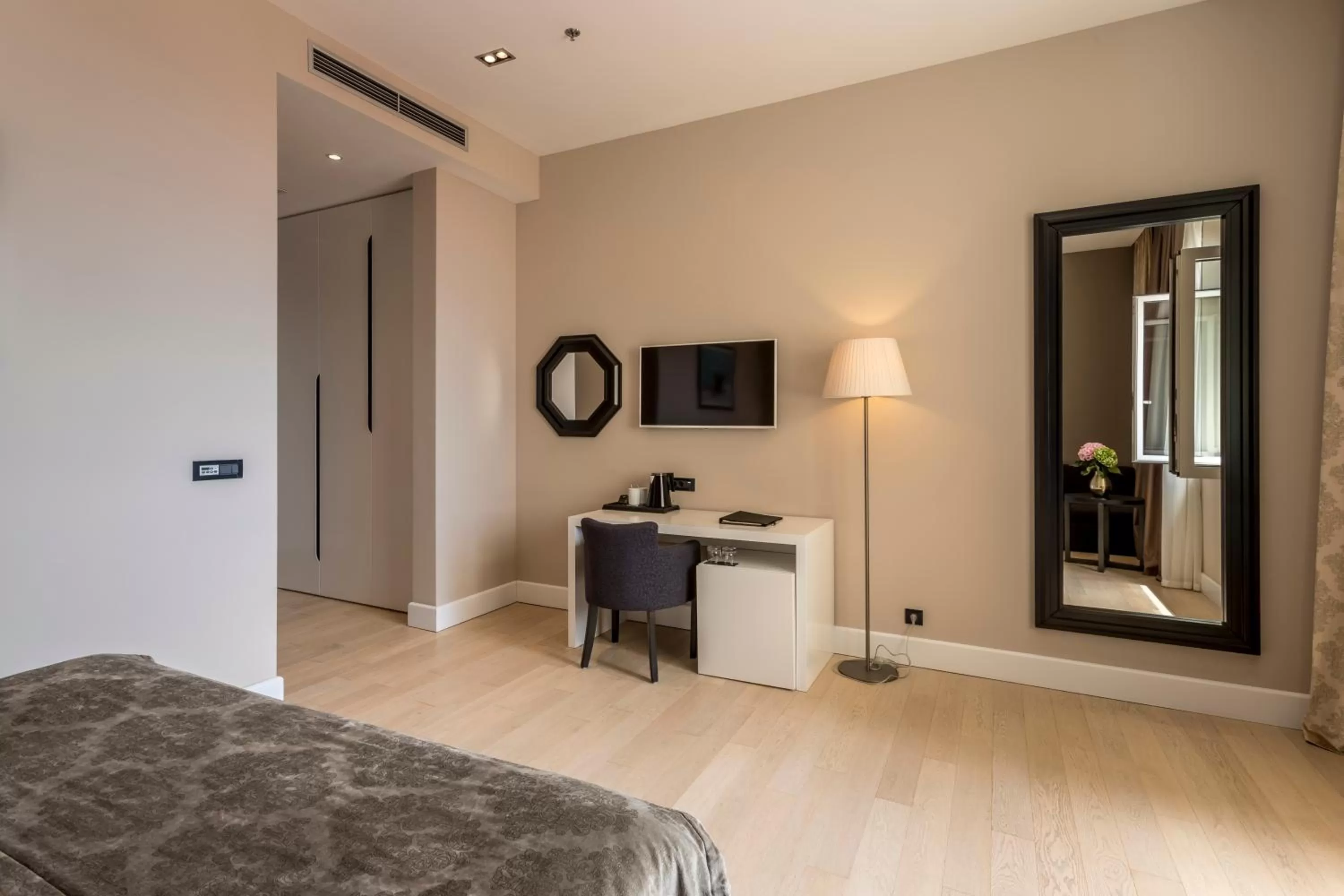 TV and multimedia, Bed in Cornaro Hotel