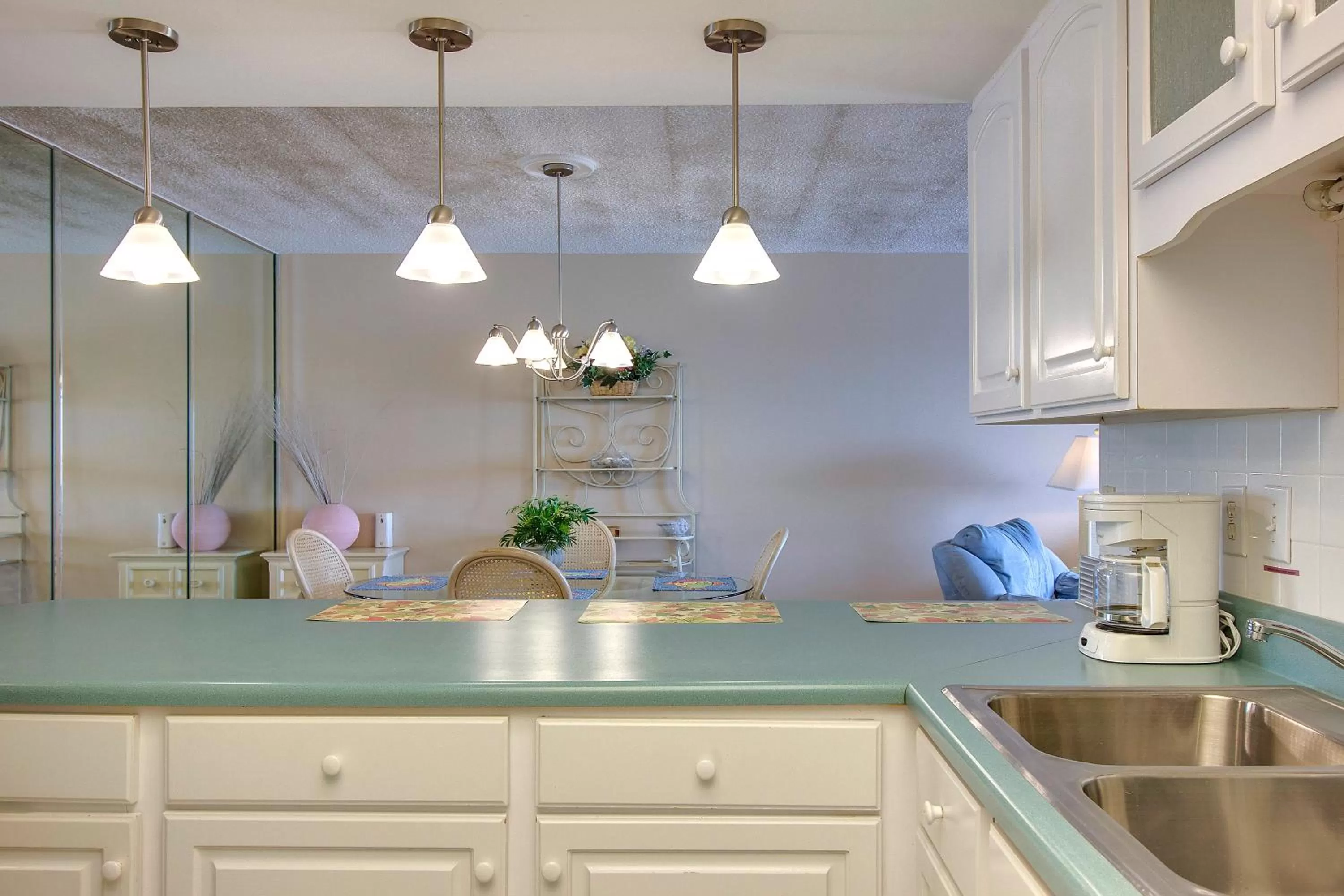 Kitchen/Kitchenette in Gulf Gate 410