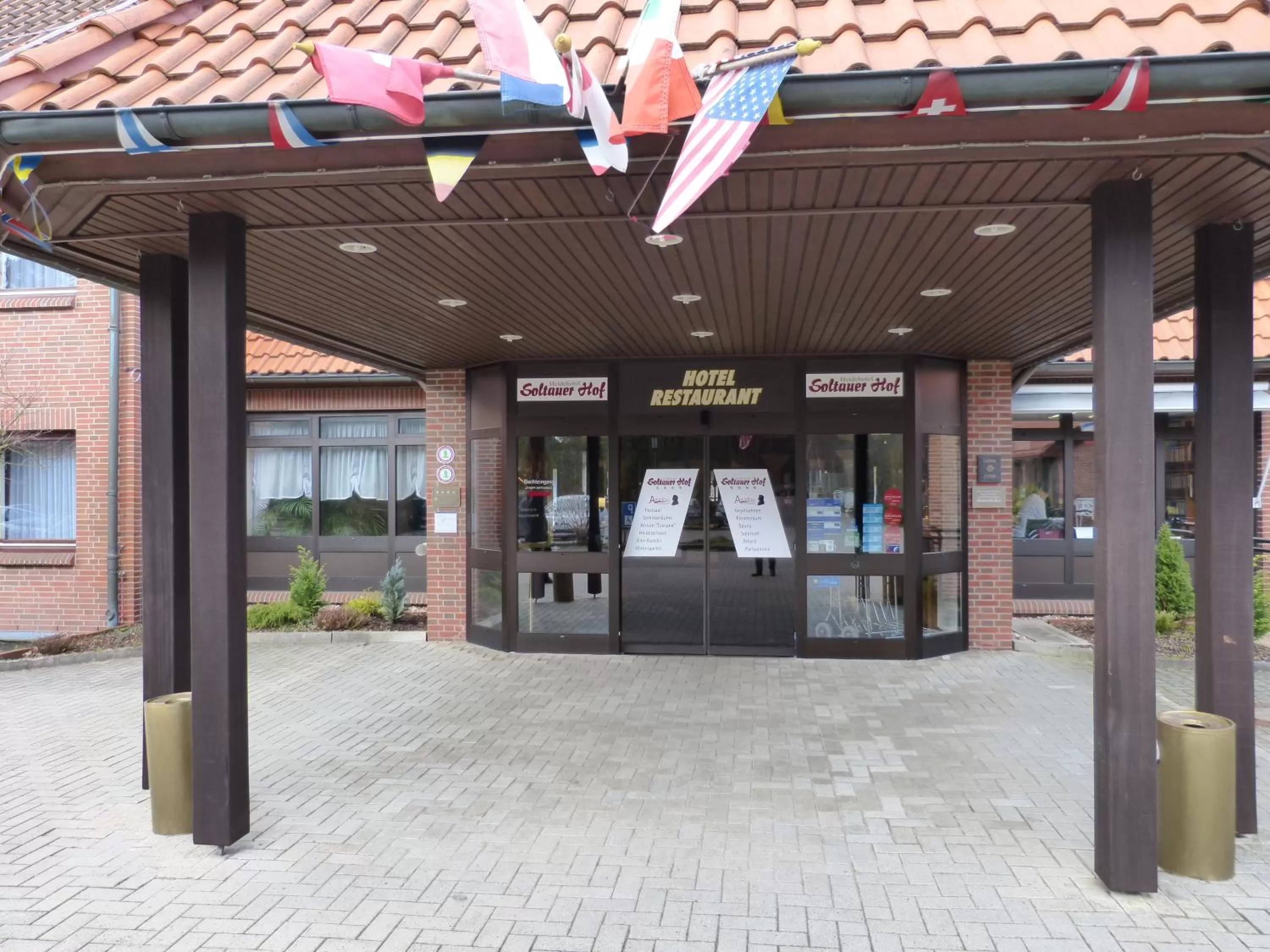 Facade/entrance in Heidehotel Soltauer Hof