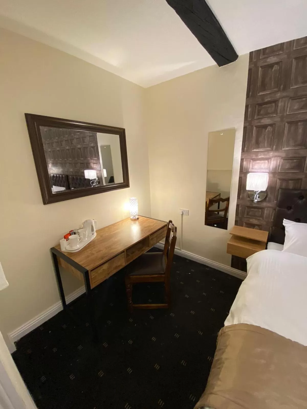 Bedroom, Bed in The Redwell Inn