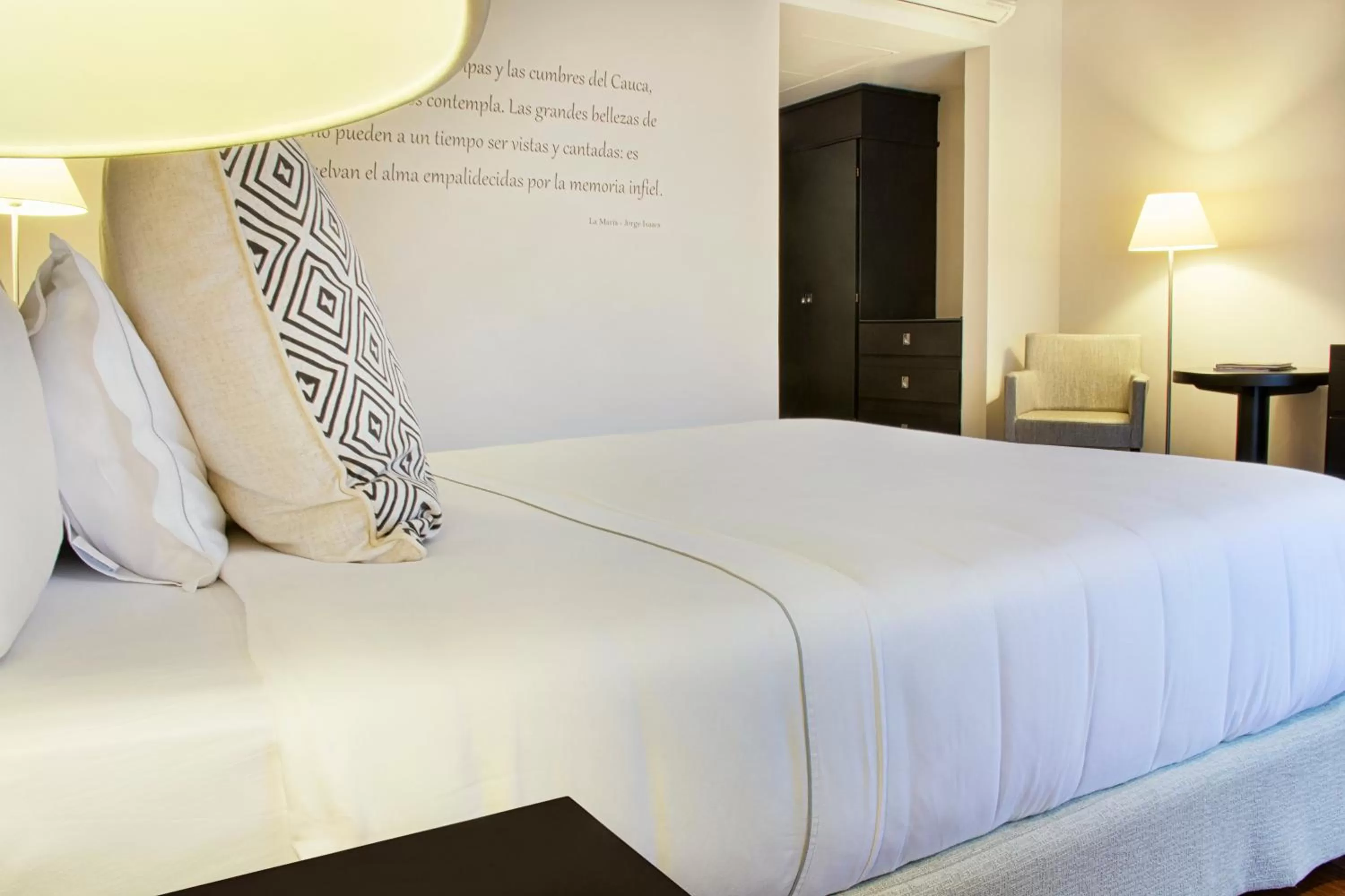 Photo of the whole room, Bed in Movich Casa del Alferez