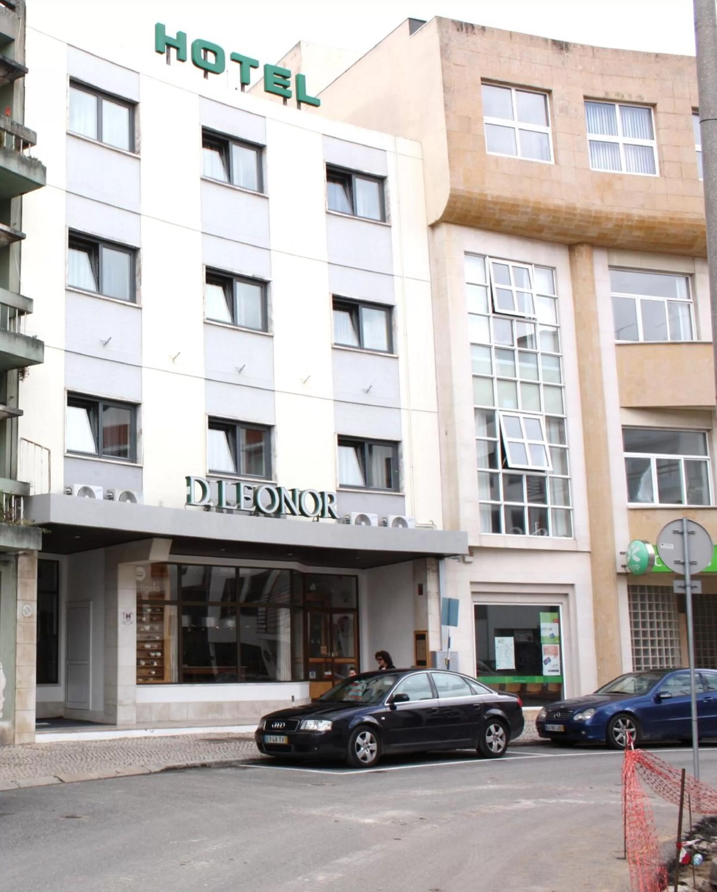 Facade/entrance in Hotel Dona Leonor