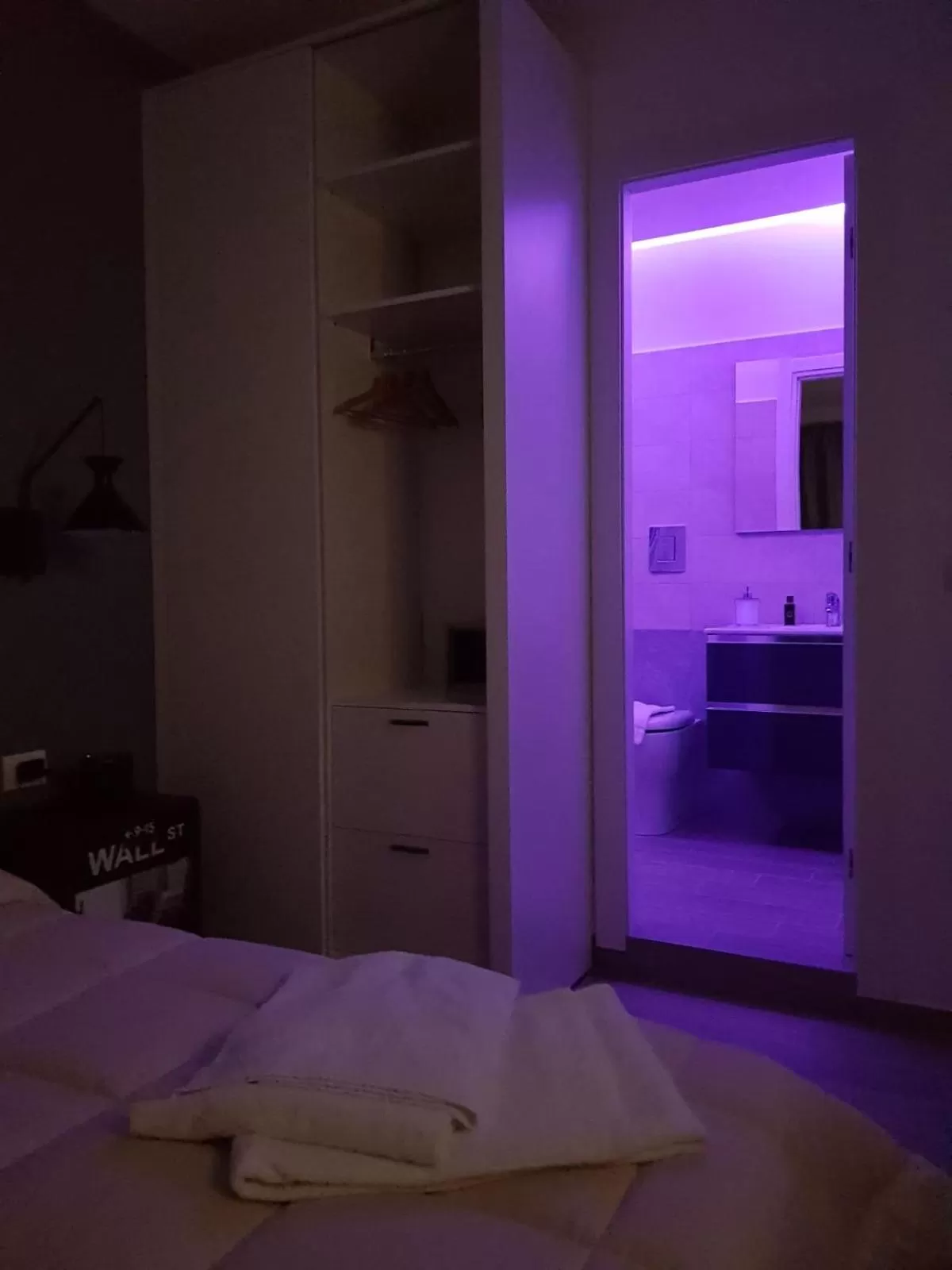 Bed in 2B Fifteen Floor Suite Napoli