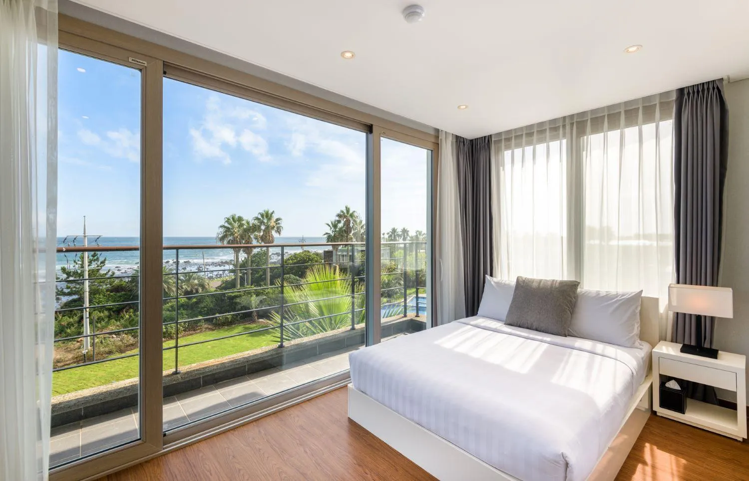 Sea view, Bed in The Grand Sumorum