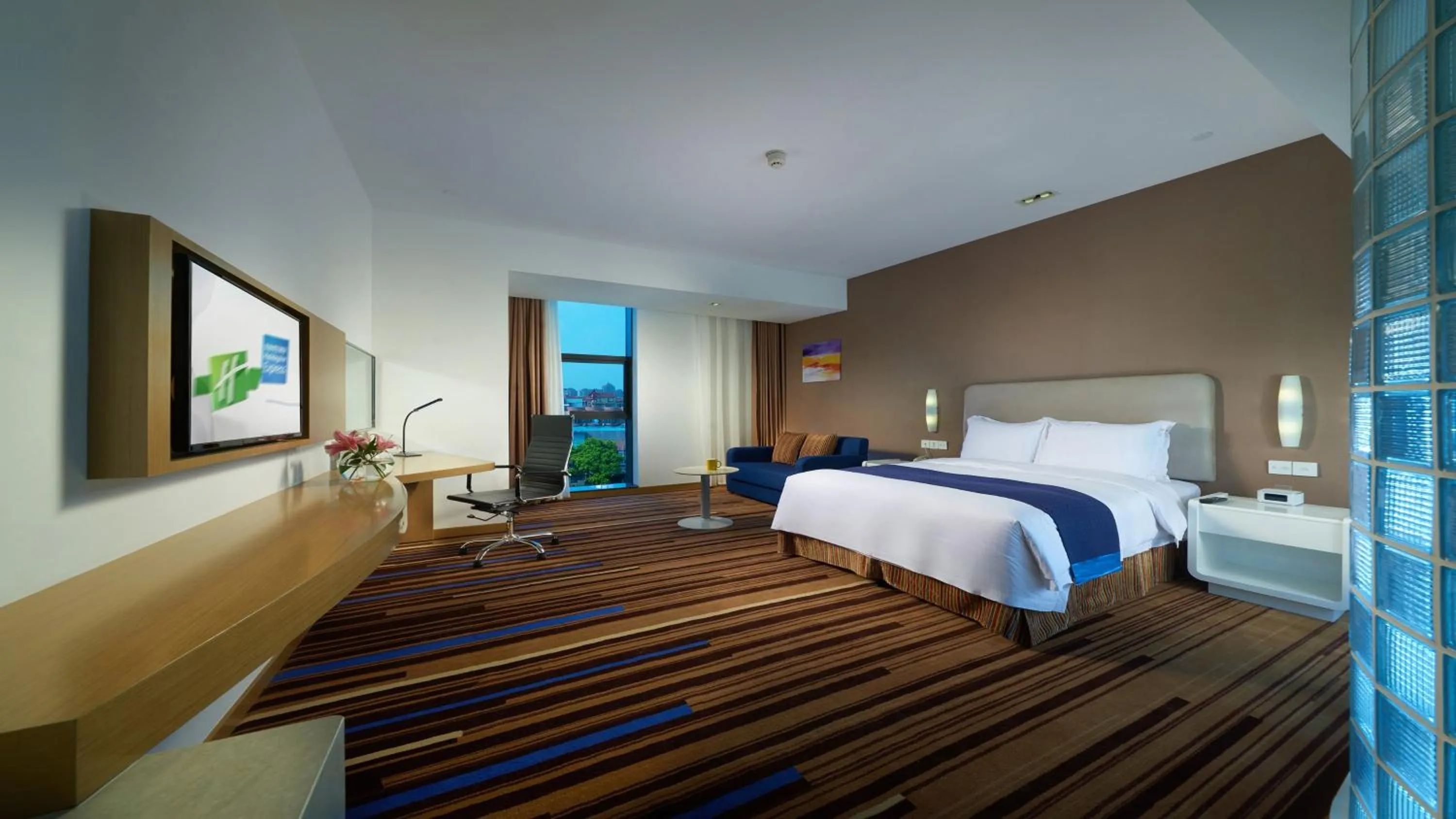 Photo of the whole room in Holiday Inn Express Nantong Downtown by IHG