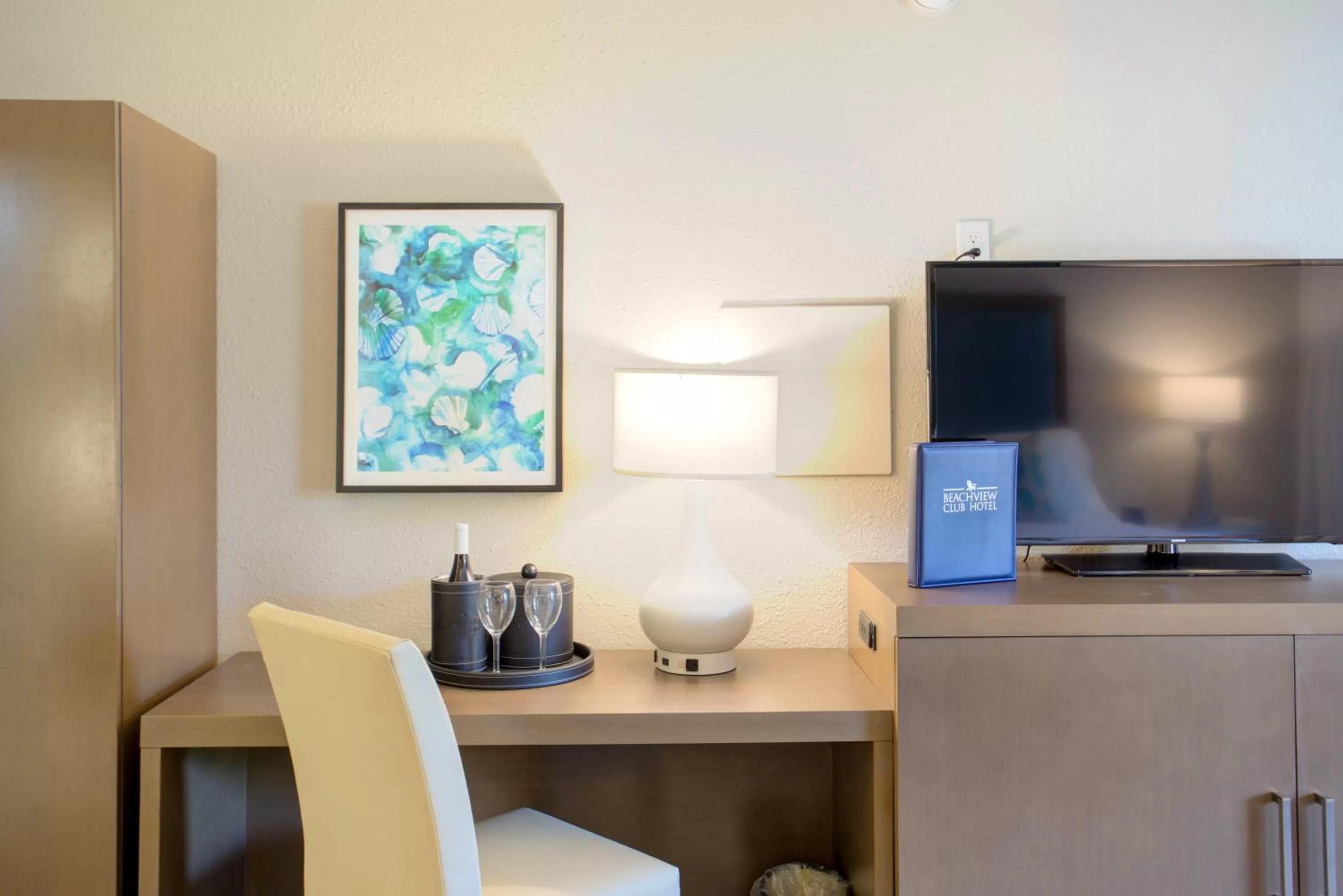 TV and multimedia in Beachview Club Hotel