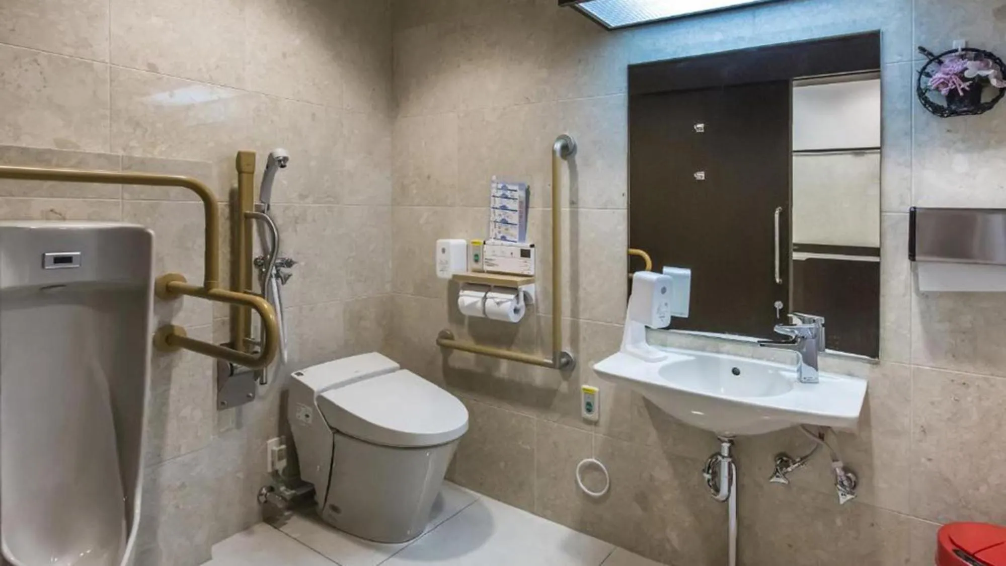 Toilet in Toyoko Inn Kintetsu Nara Ekimae