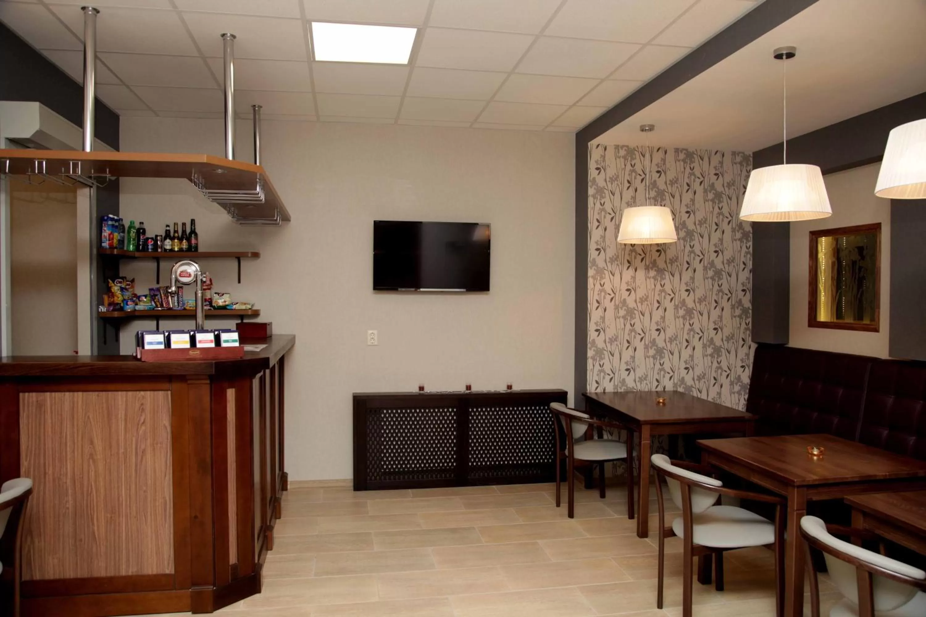 Lounge or bar in irisHotels