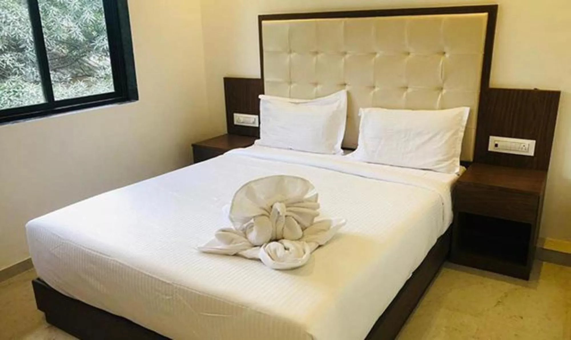 Bed in FabExpress Wynde