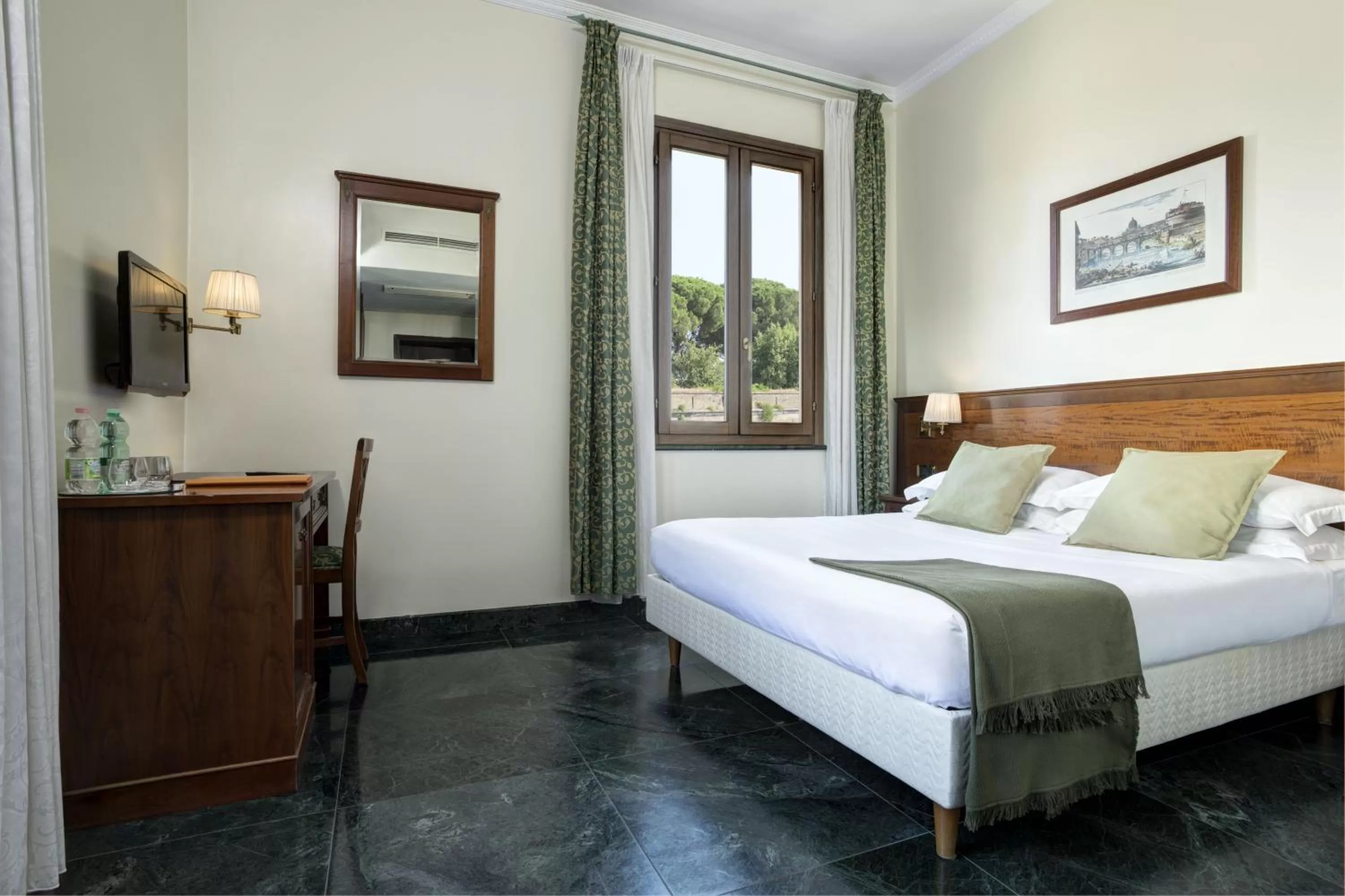 Photo of the whole room, Bed in Grand Hotel Gianicolo