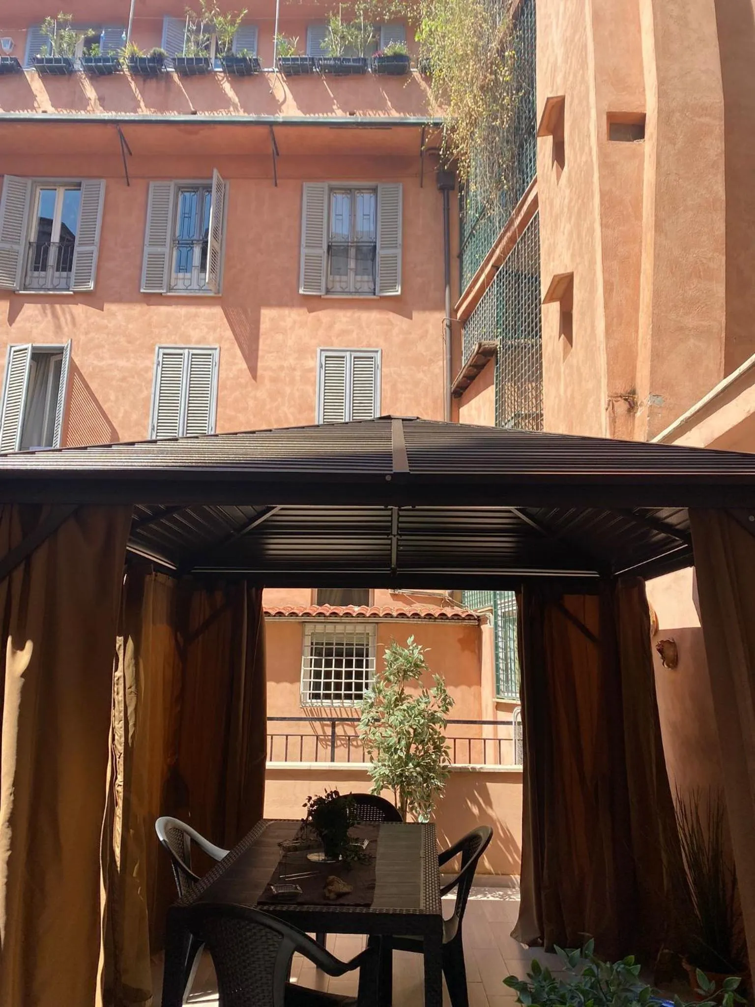 Property building in Condotti Apartment