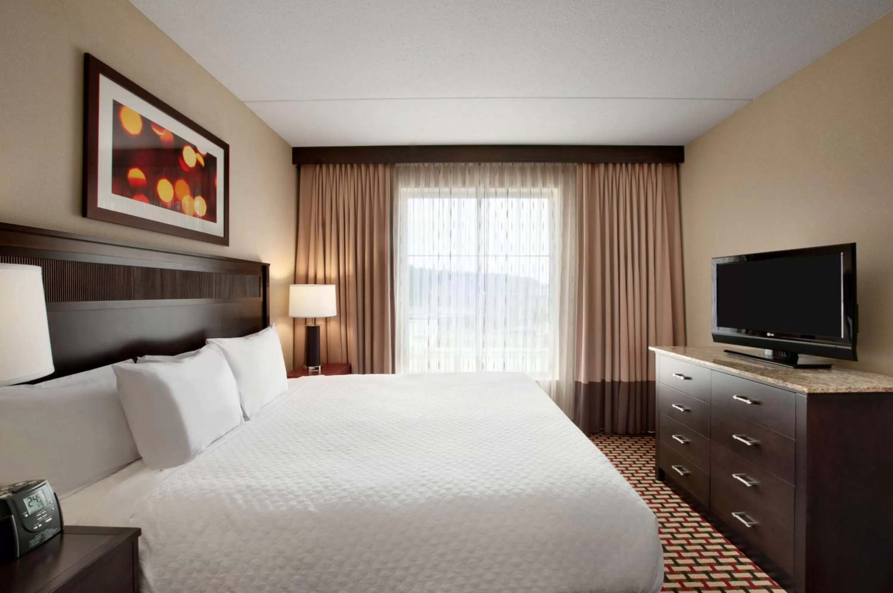 Bed in Embassy Suites by Hilton Jackson North Ridgeland