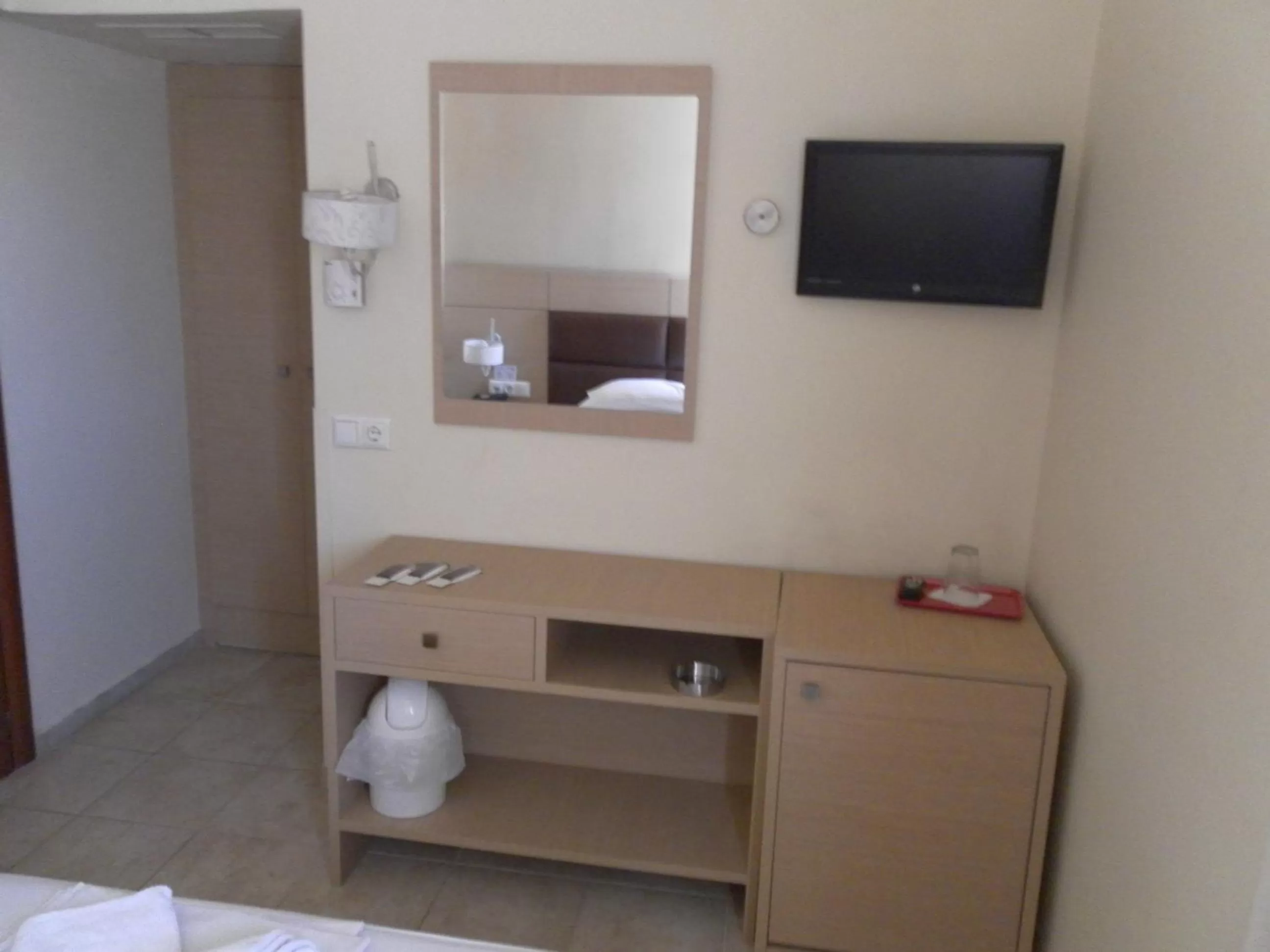 Bedroom, TV/Entertainment Center in Esperia